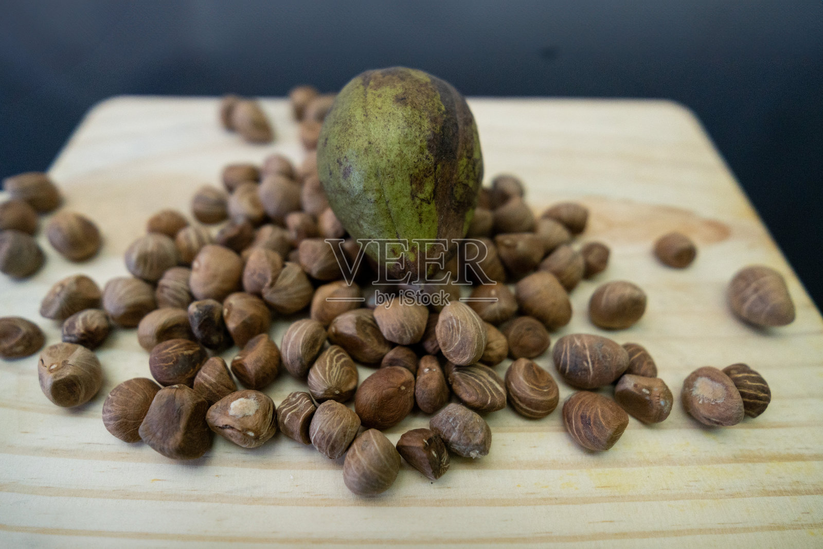 一种类似可可的坚果，巧克力的果实照片摄影图片