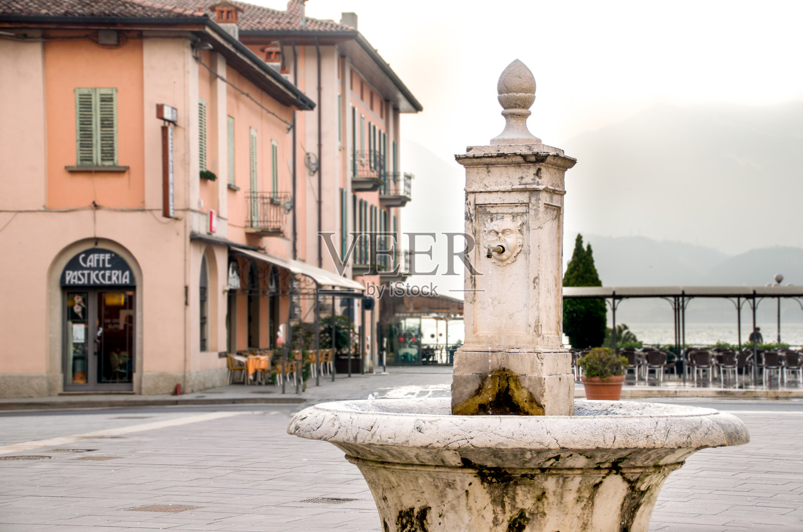 皮索涅-伊塞奥湖-布雷西亚照片摄影图片