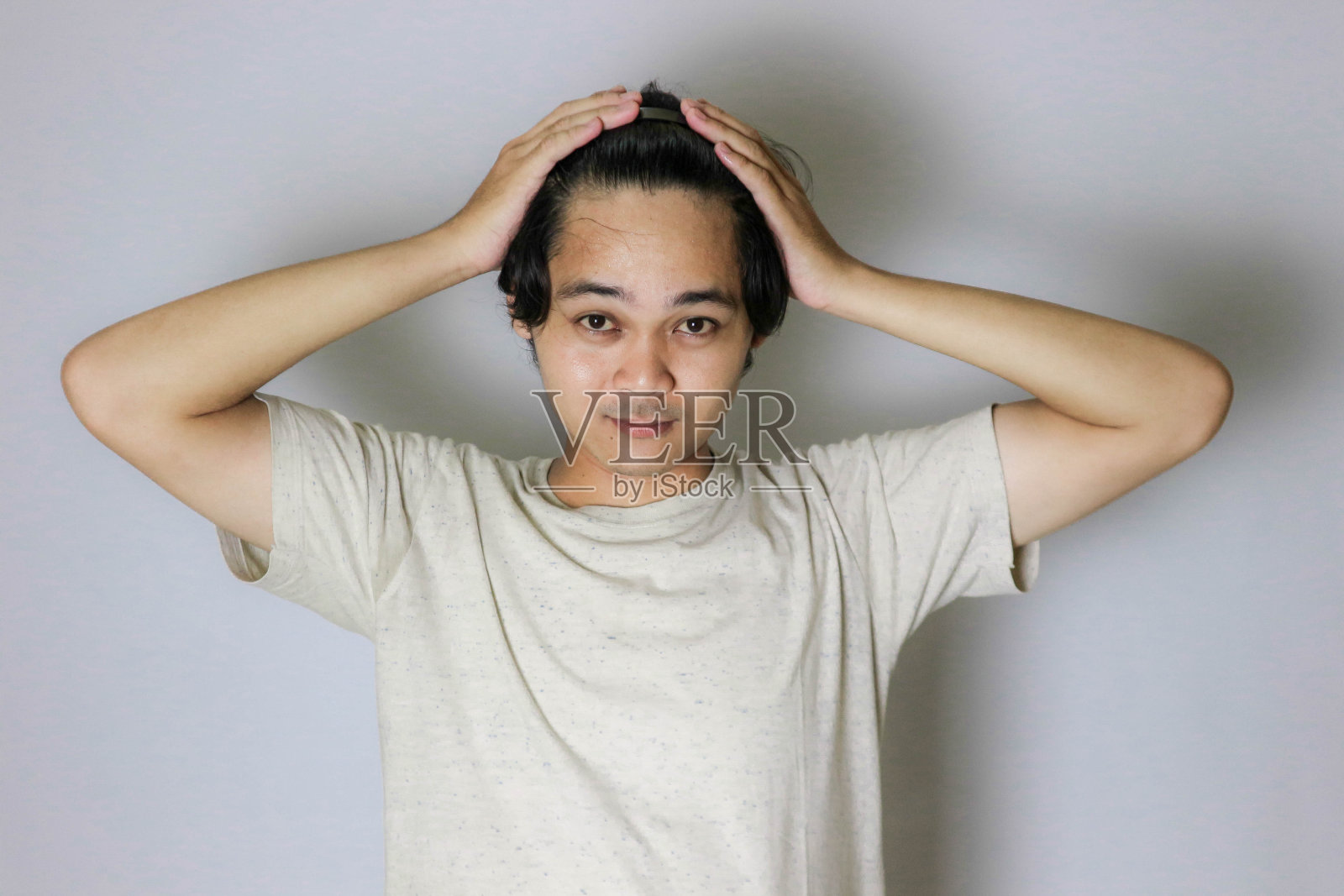 印尼英俊男人的随机表情照片摄影图片