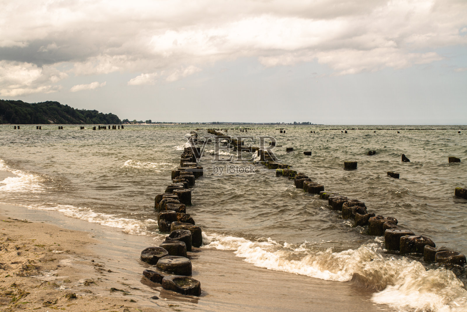 波兰科洛布热格波罗的海沿岸的防波堤照片摄影图片