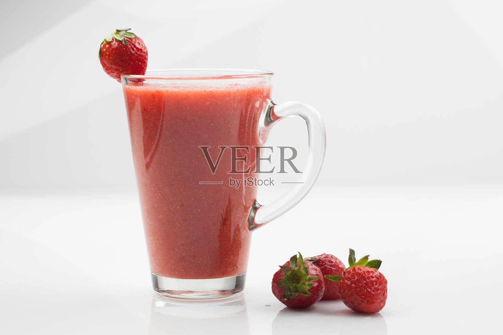 草莓果汁照片摄影图片