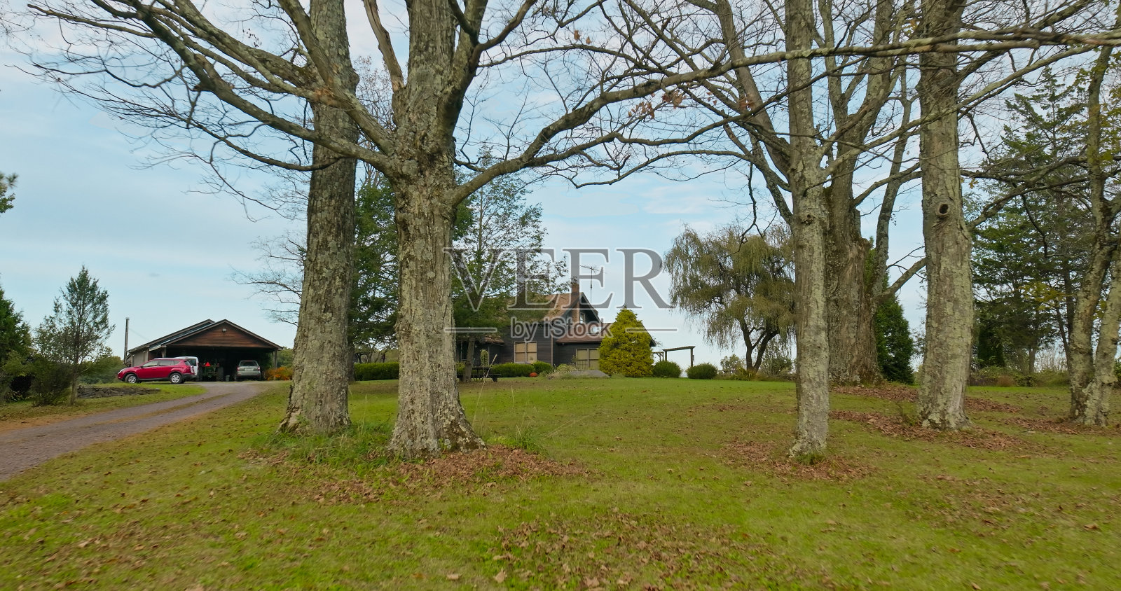无人机拍摄的宾夕法尼亚州莱康明县小镇上的一所房子照片摄影图片