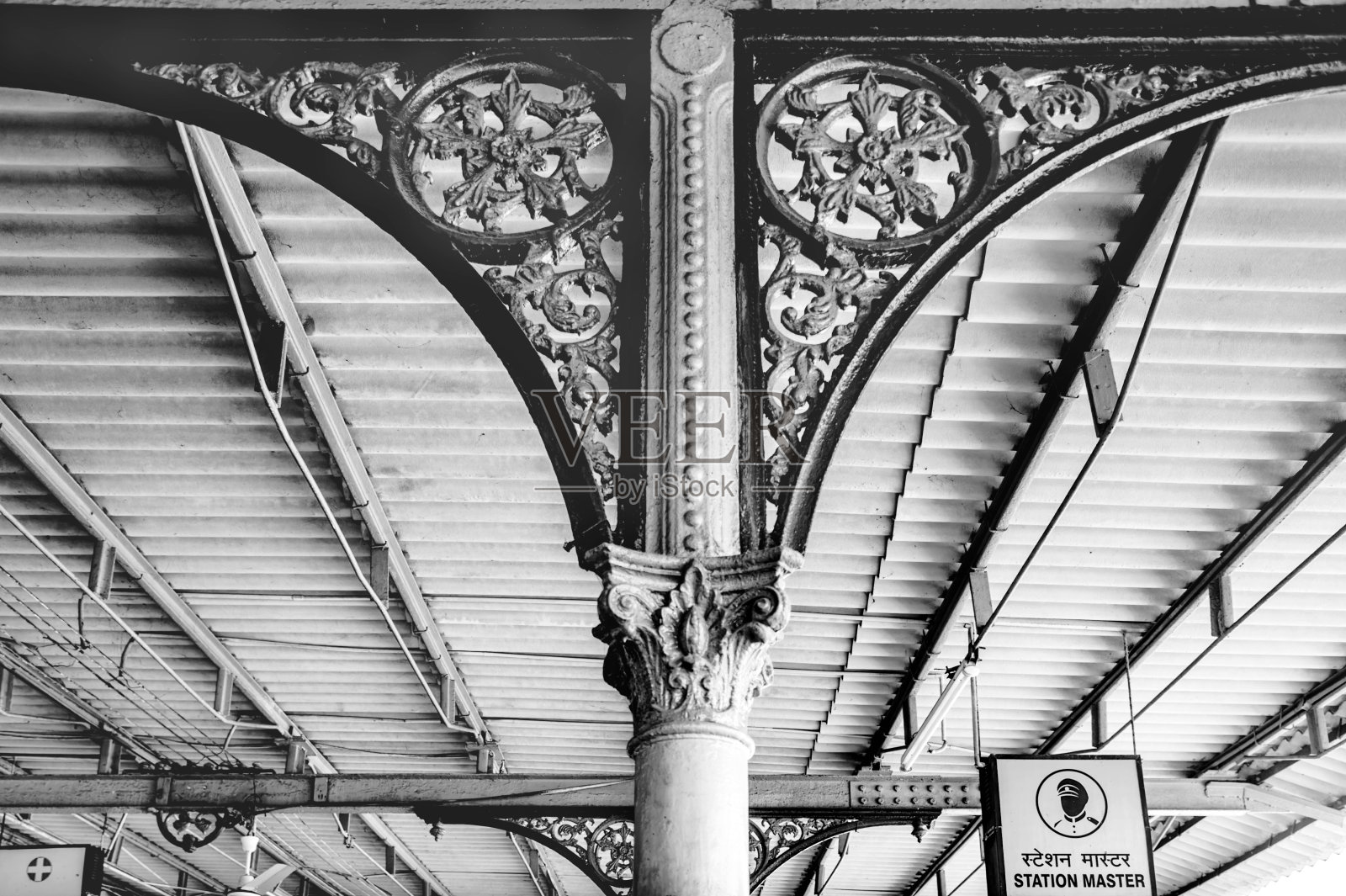 老式的黑白照片的铸铁支柱和支架照片摄影图片