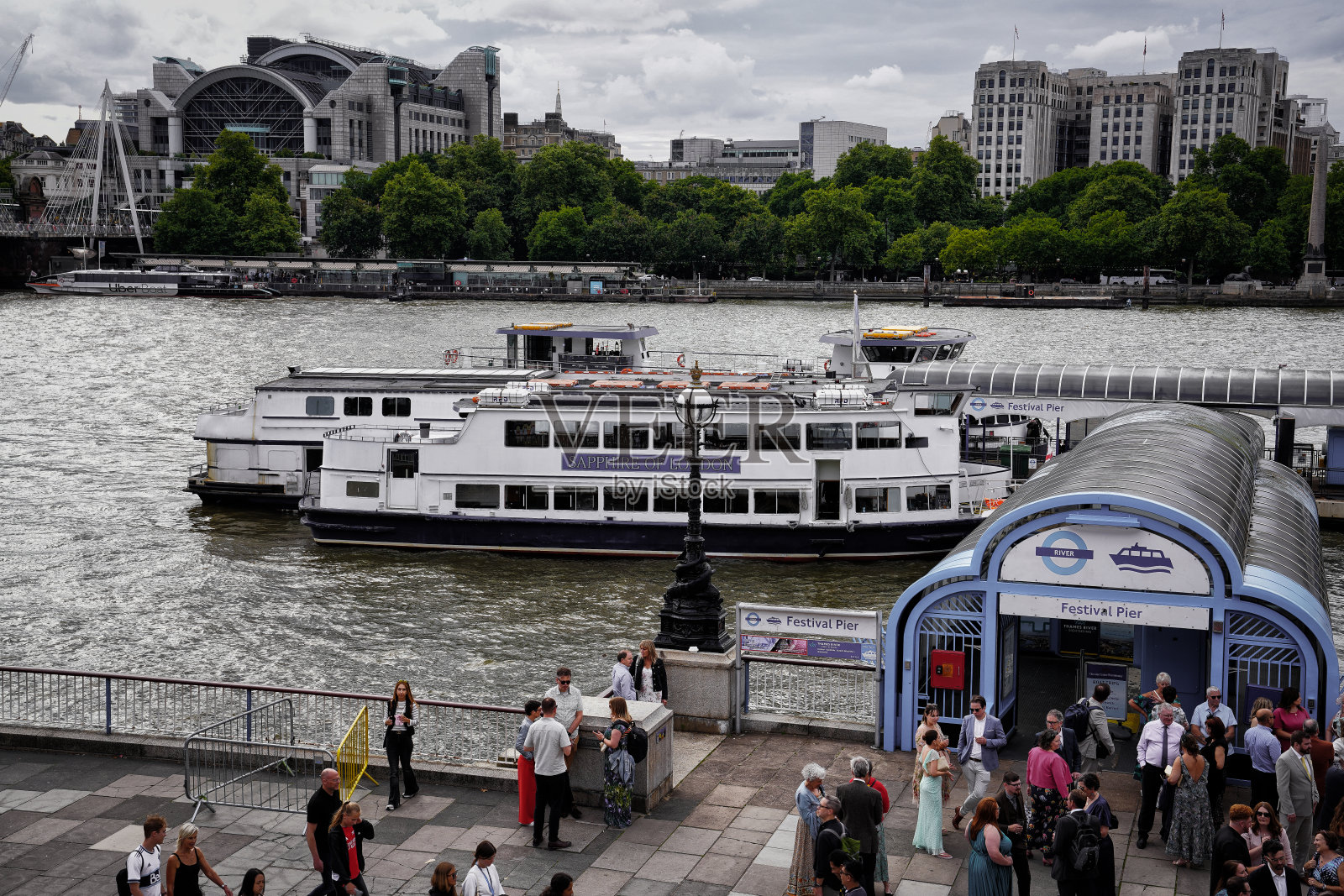 南岸文化场馆，南岸中心沿泰晤士河伦敦河滨景观，英格兰，英国照片摄影图片