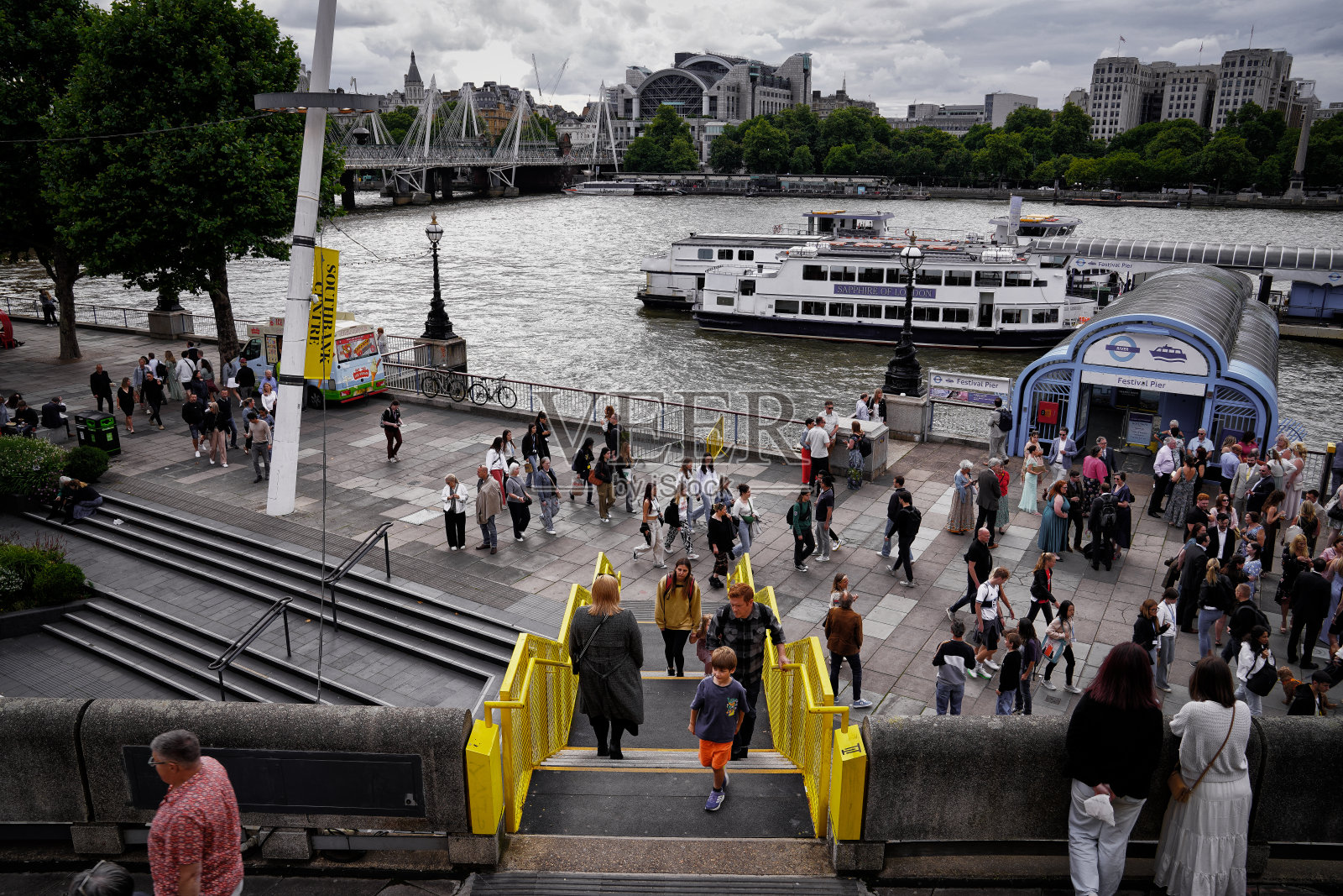 南岸文化场馆,南岸中心沿泰晤士河伦敦河滨景观,英格兰,英国照片摄影图片