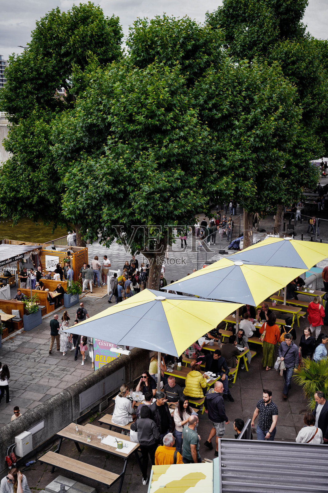 南岸文化场馆，南岸中心沿泰晤士河伦敦河滨景观，英格兰，英国照片摄影图片