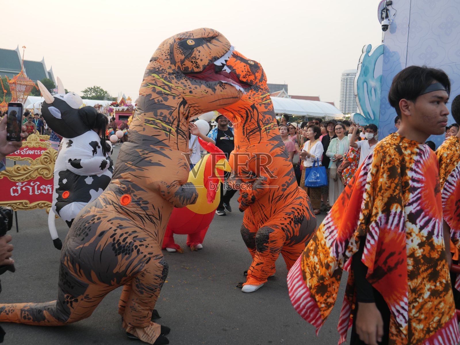 庆祝宋干节的Buriram文化游行照片摄影图片