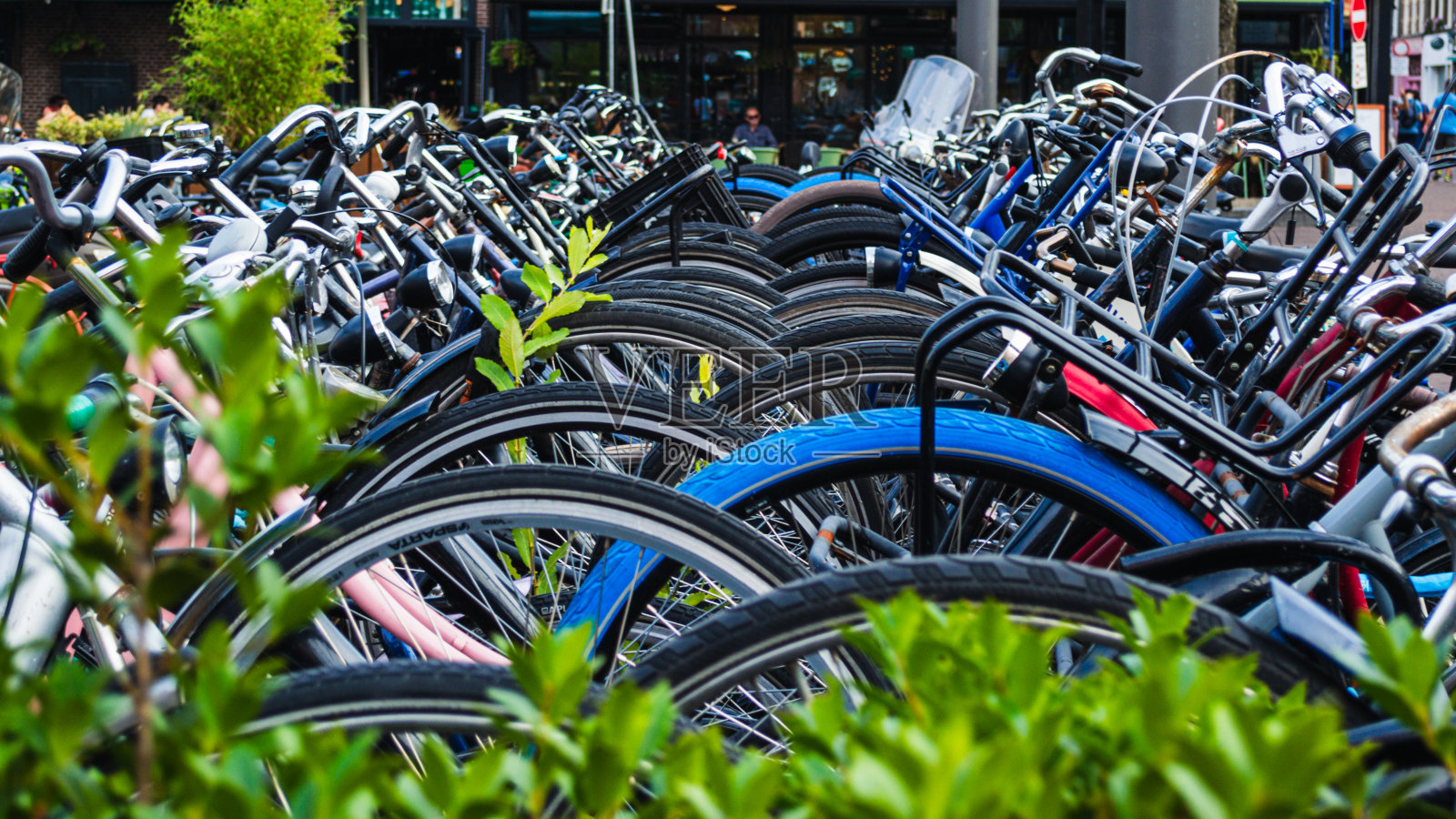 阿姆斯特丹的户外自行车停车场照片摄影图片