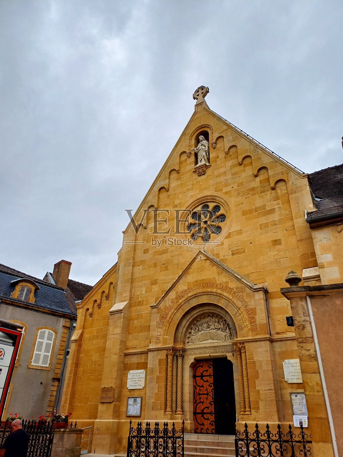 Paray-le-Monial修道院-历史悠久的本笃会修道院和精神圣地照片摄影图片