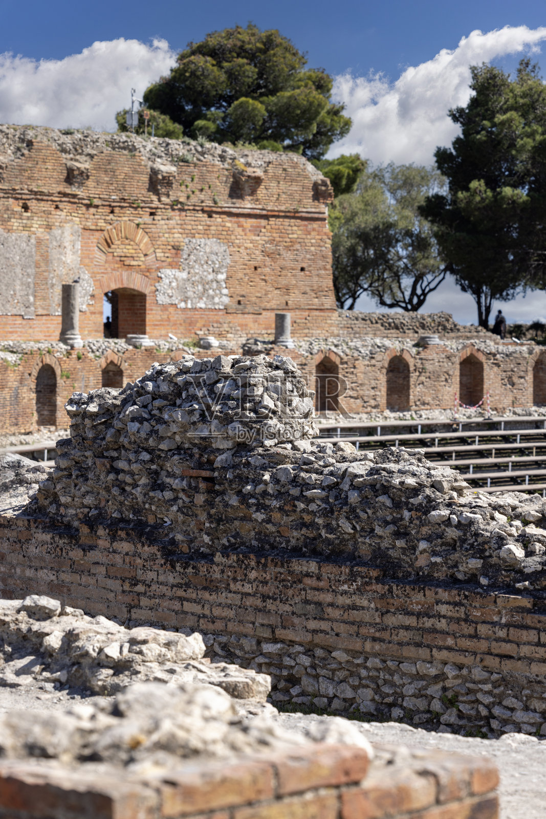 陶尔米纳古剧院(陶尔米纳古剧院)，意大利西西里岛陶尔米纳古希腊剧院遗址照片摄影图片
