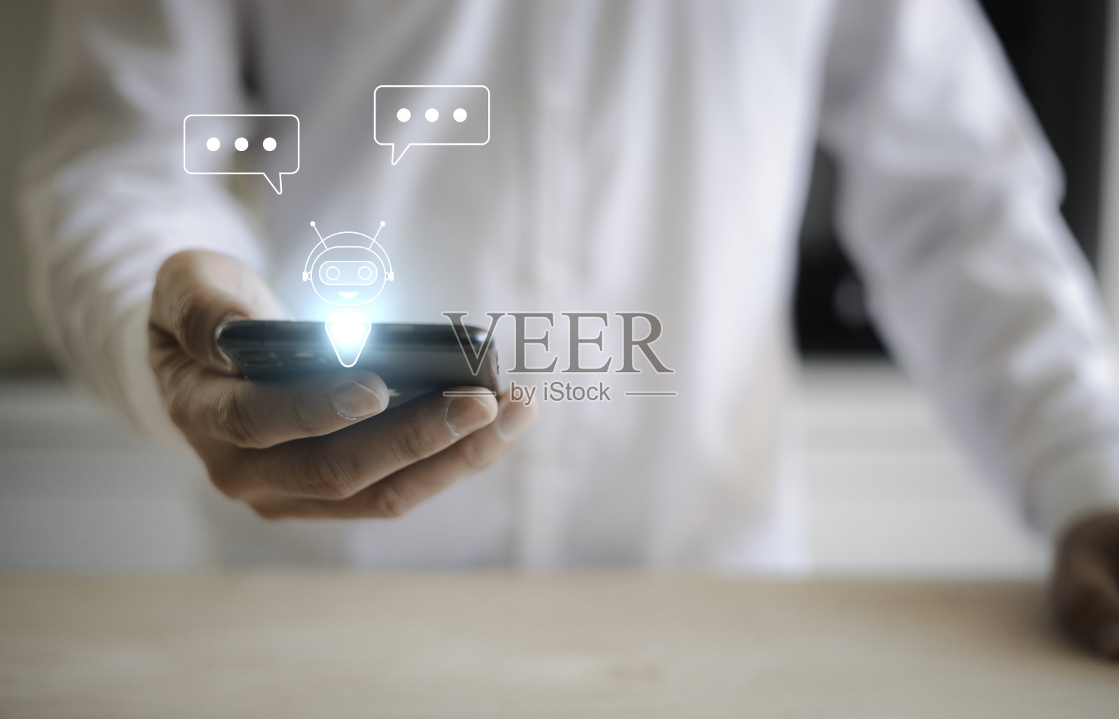 人类工作时用人工智能输入命令提示符来生成解决问题的方法，让人工智能帮助人类完成工作。照片摄影图片