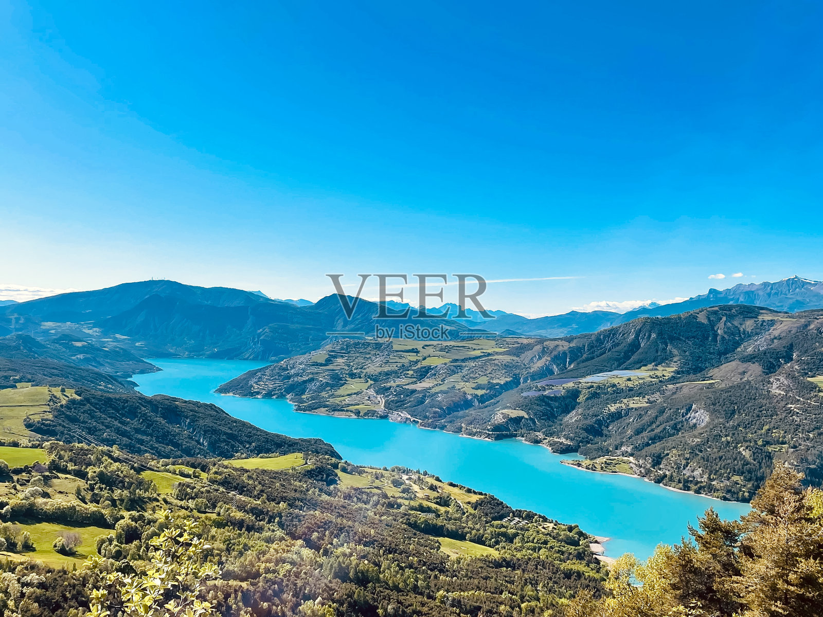 serre - ponron湖，法国照片摄影图片