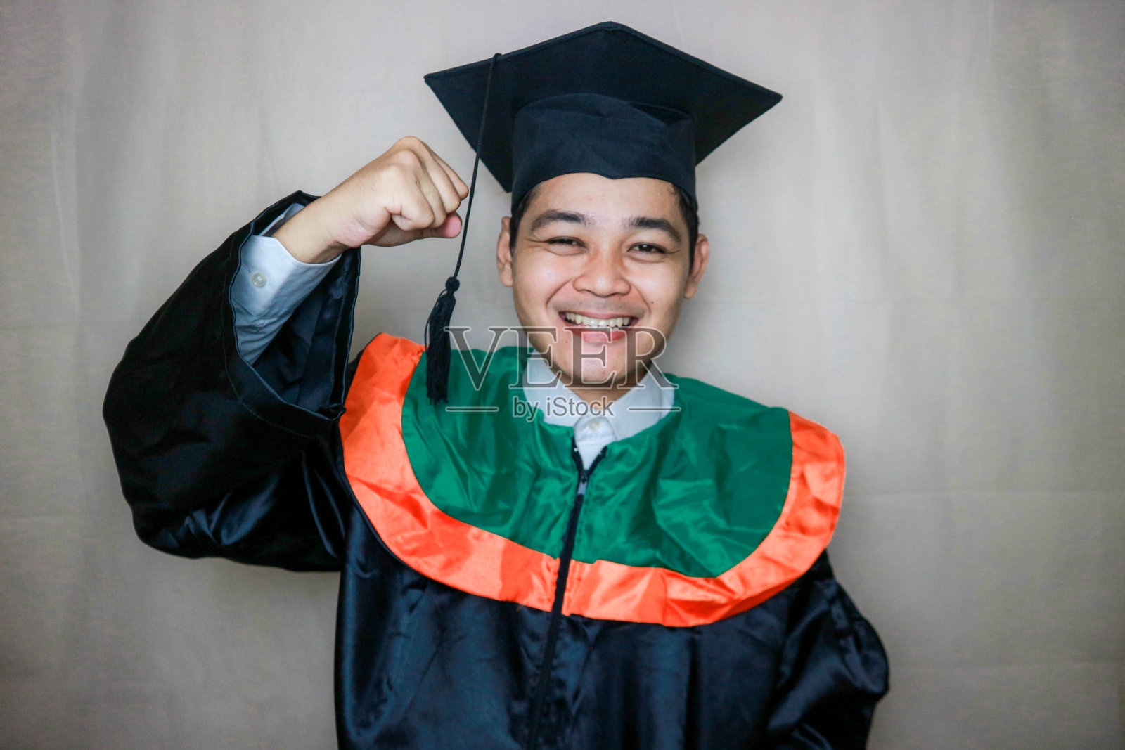 印尼英俊男人的随机表情照片摄影图片