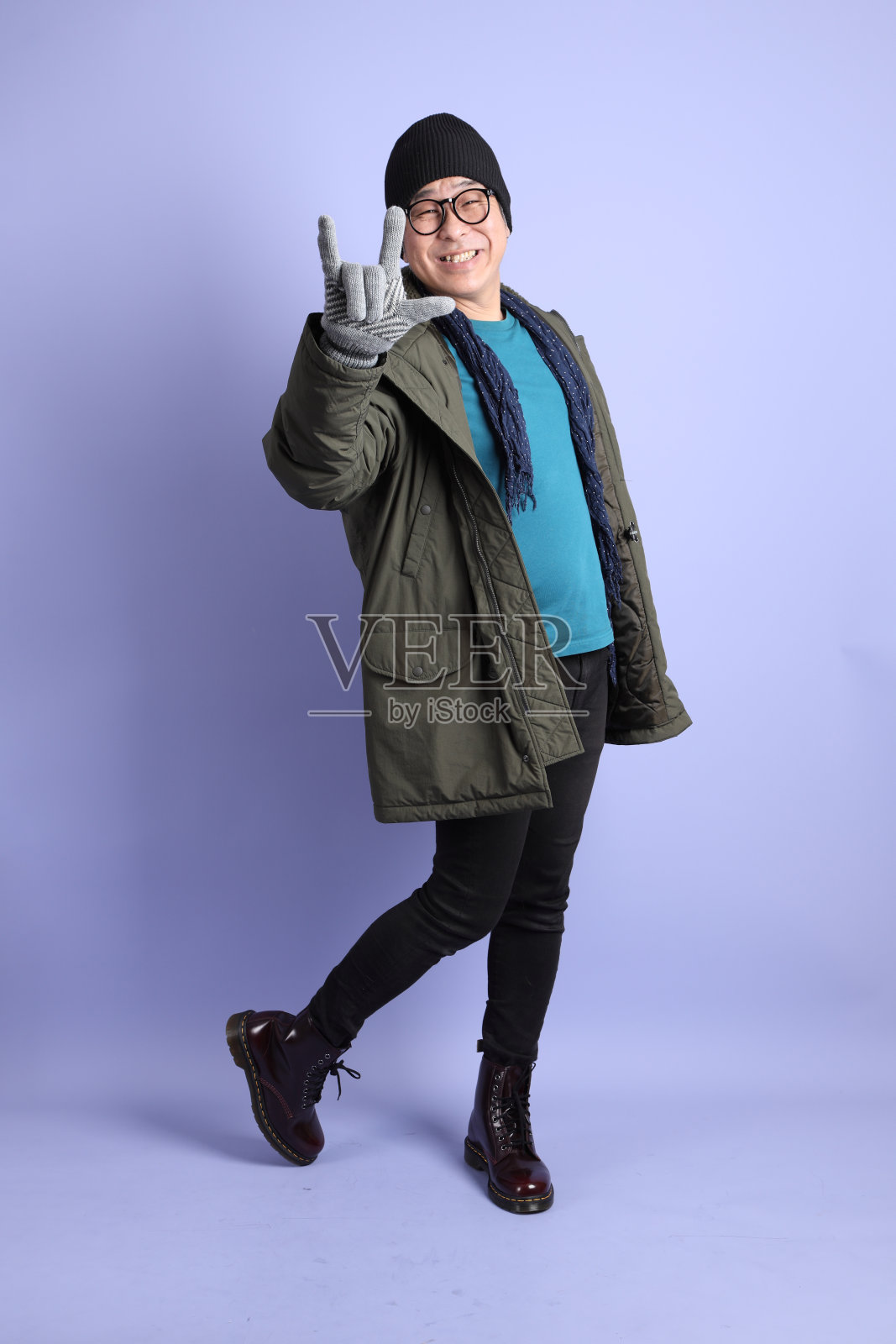 五十年代穿着冬装的男人照片摄影图片