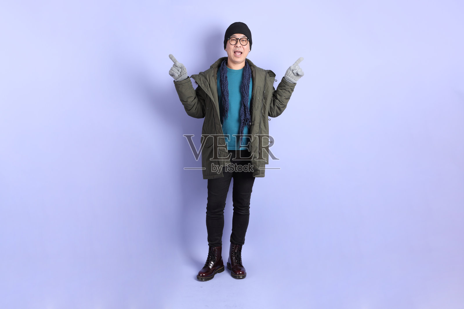 五十年代穿着冬装的男人照片摄影图片