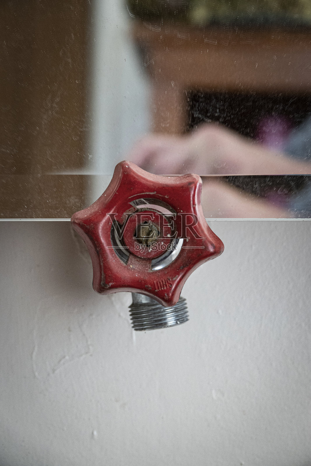 红色的水龙头照片摄影图片