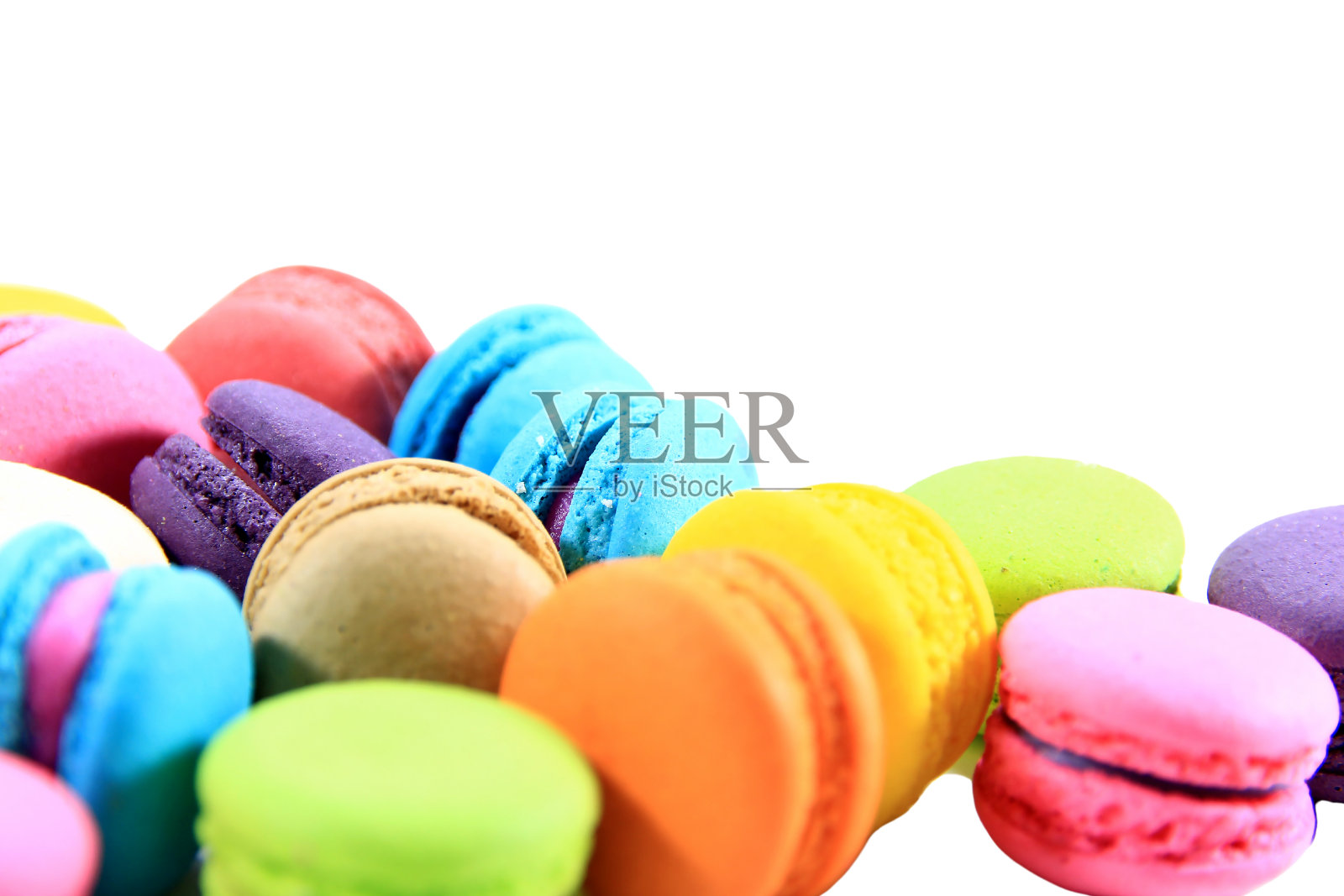 彩色马卡龙孤立在白色的背景。剪切路径。照片摄影图片