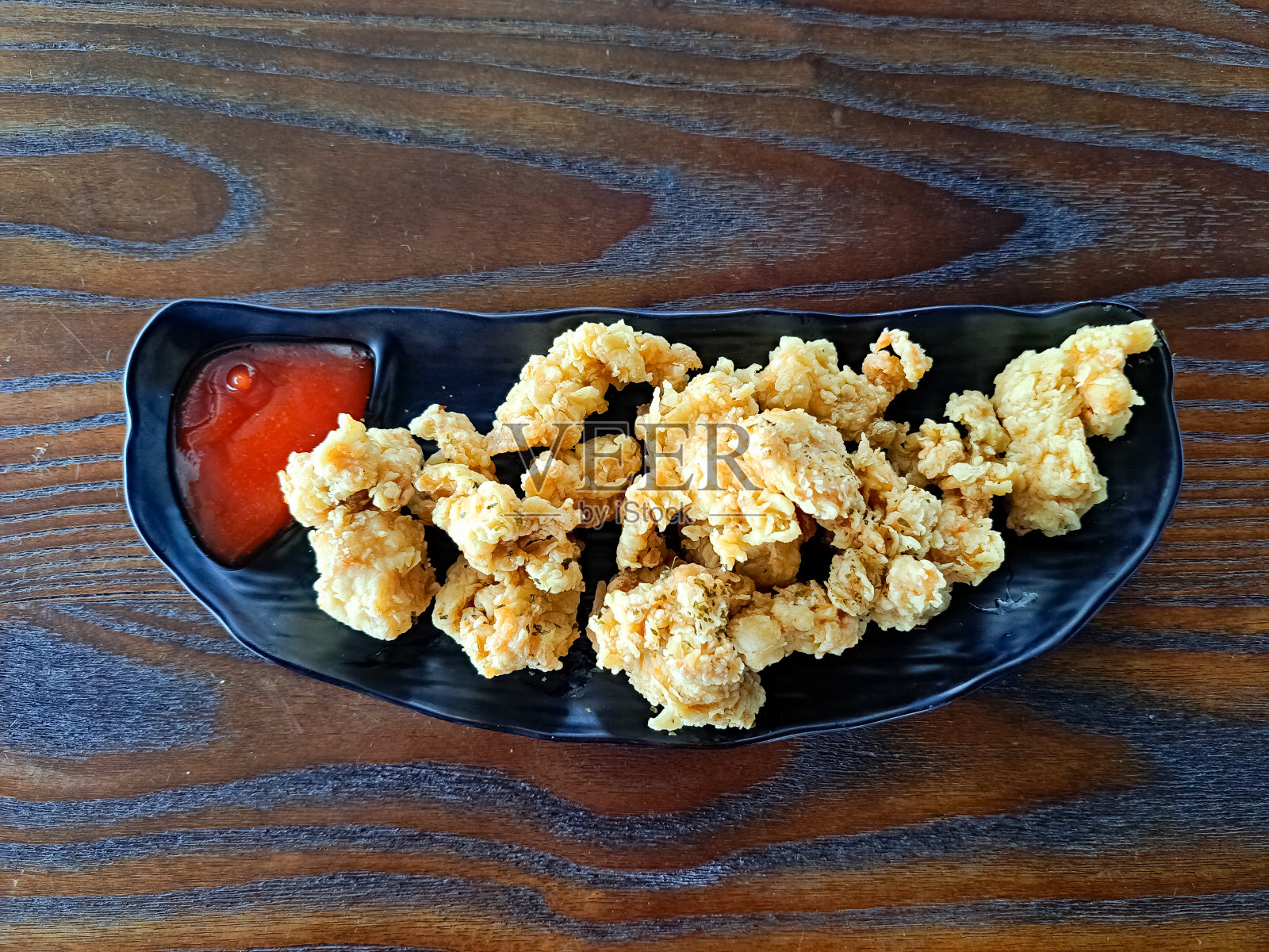 脆脆爆米花玉米鸡配番茄酱酱。食品菜单。前视图。照片摄影图片