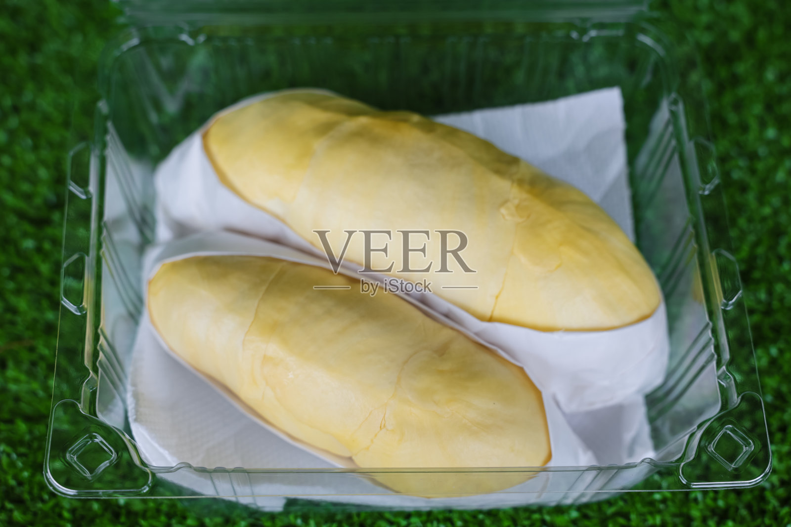 塑料盒子里的即食榴莲。作为一种水果，有成为水果之王的优势。照片摄影图片