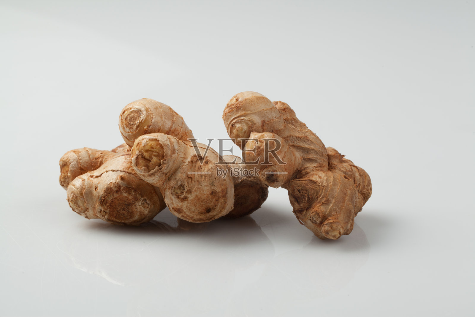 姜是姜科的多年生植物。照片摄影图片