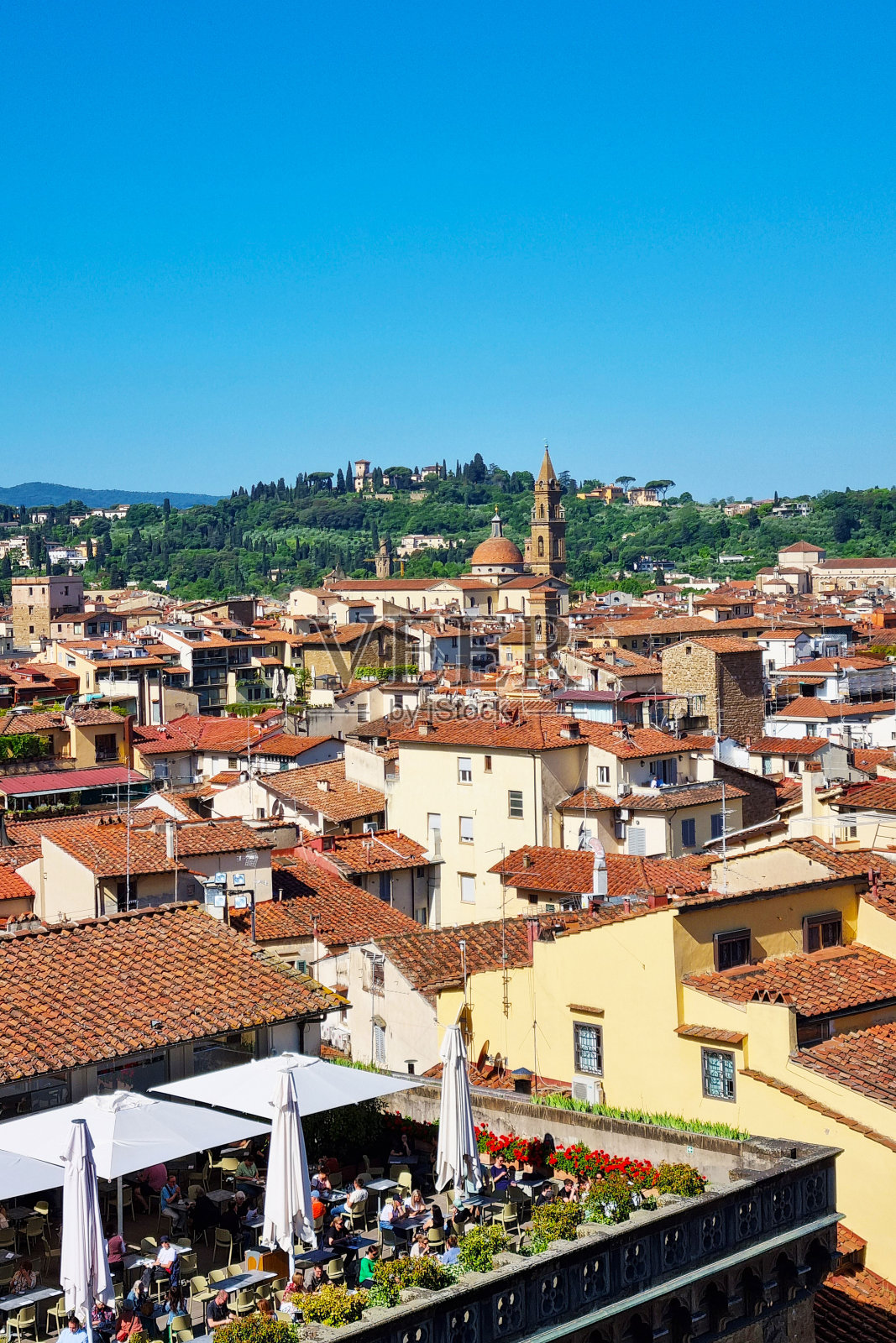 佛罗伦萨风景意大利历史屋顶和户外咖啡馆在一个晴朗的日子旅行和旅游海报照片摄影图片