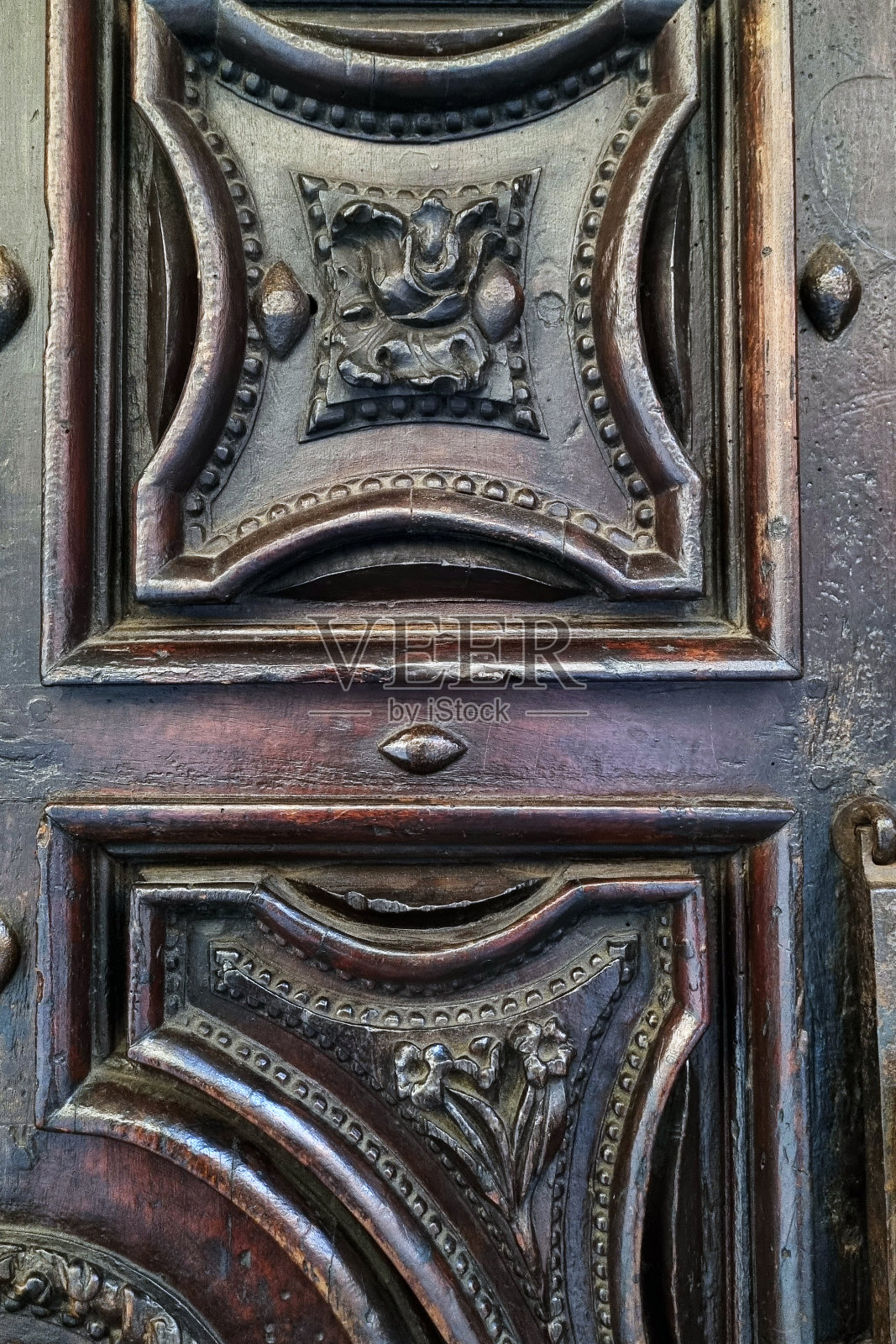 华丽的木雕,古色古香的门设计,详细的木制表面为历史艺术装饰项目照片摄影图片