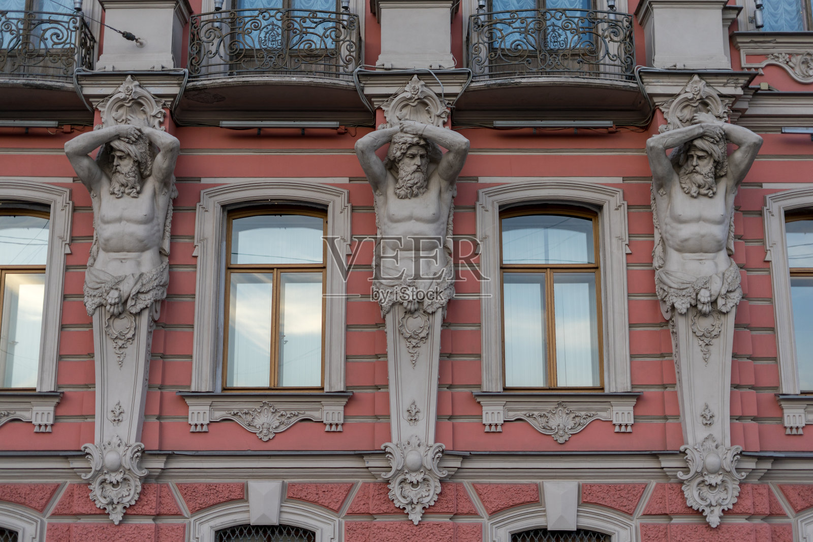 别洛塞尔斯基宫和亚特兰蒂斯人照片摄影图片