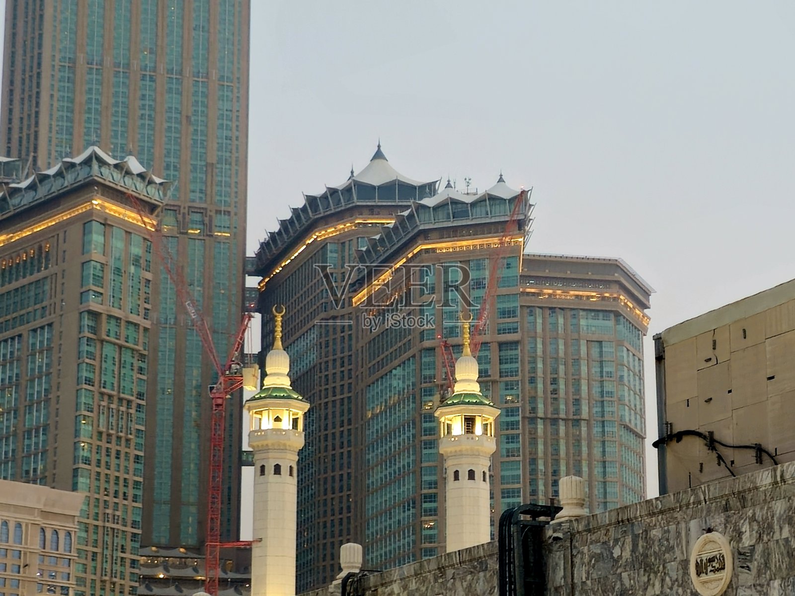 麦加禁寺附近的钟楼（沙特阿拉伯政府所有）照片摄影图片