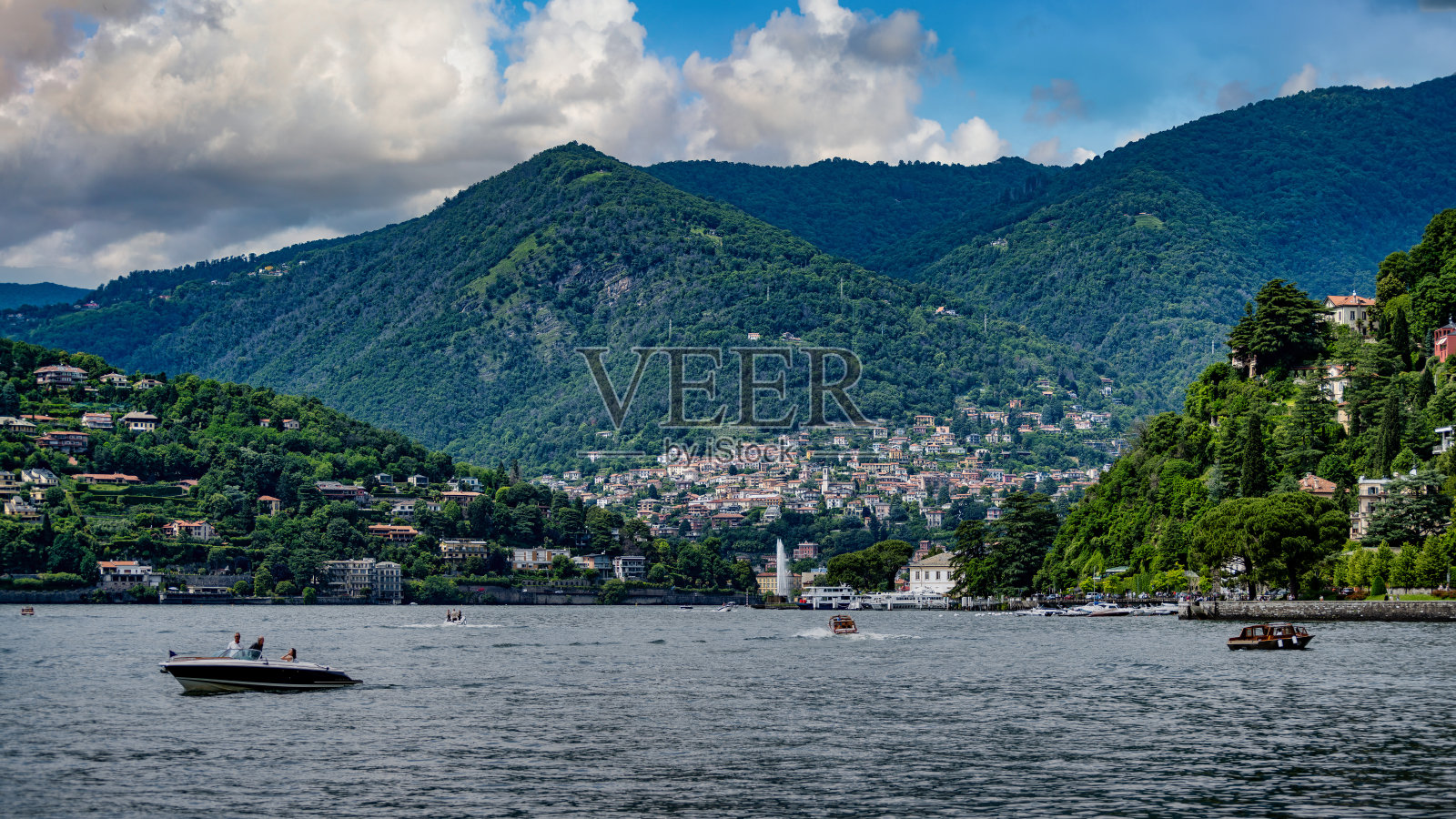 从科莫镇俯瞰科莫湖照片摄影图片