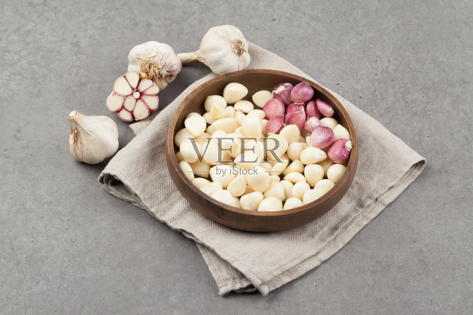 大蒜是百合科的多年生草本植物。照片摄影图片