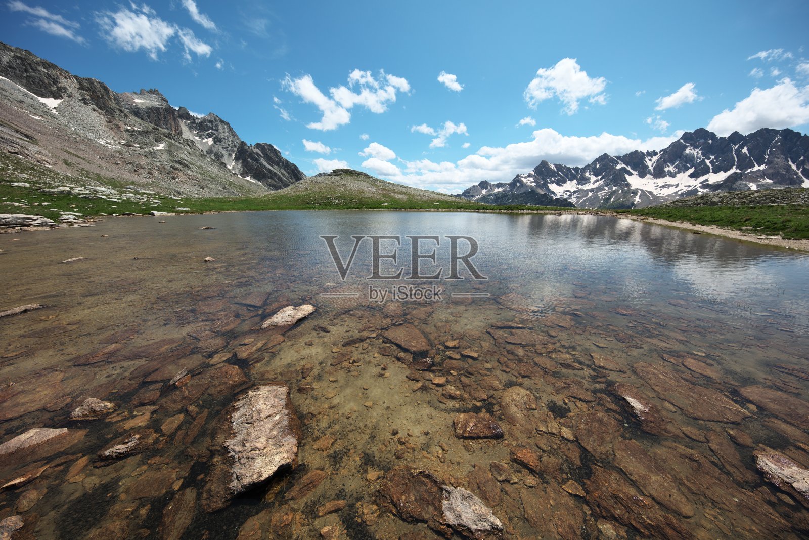 塔西耶湖上游2707米的水;Maurin;Saint-Paul-sur-Ubaye照片摄影图片