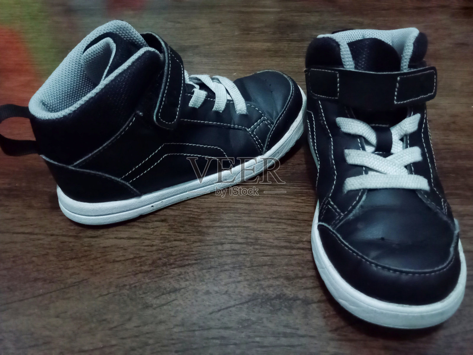 时尚优雅的童鞋照片摄影图片