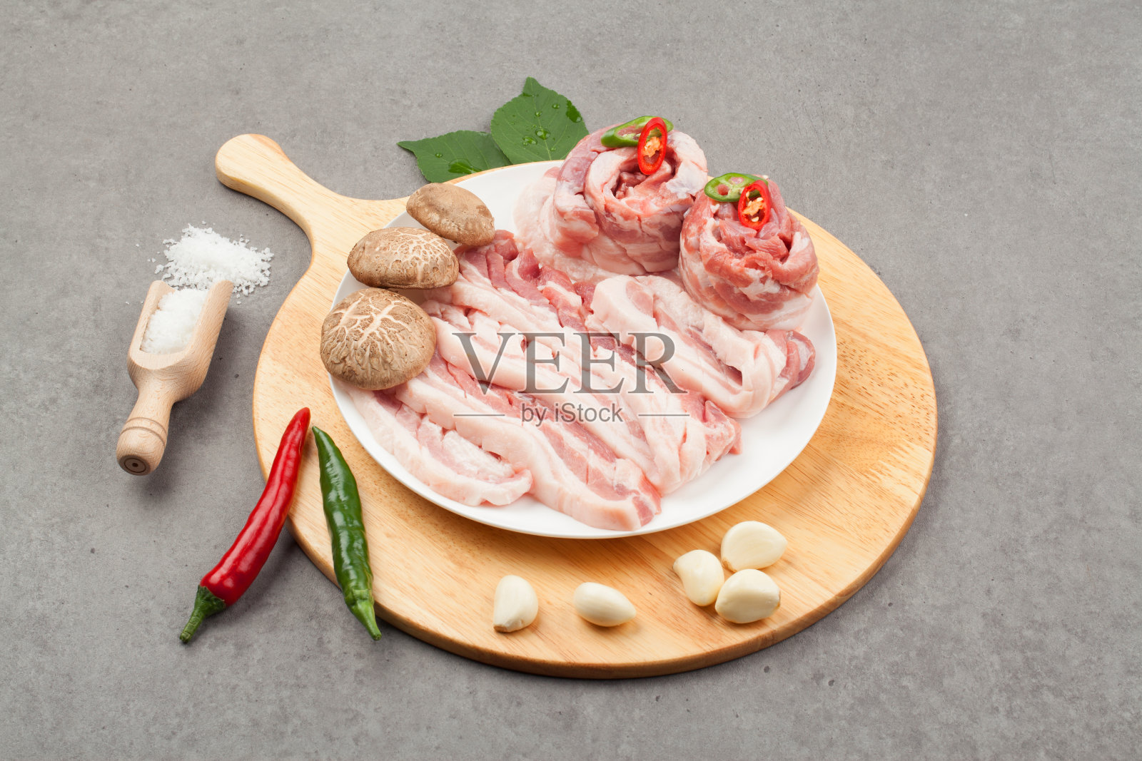 五花肉，附着在排骨上的肉照片摄影图片