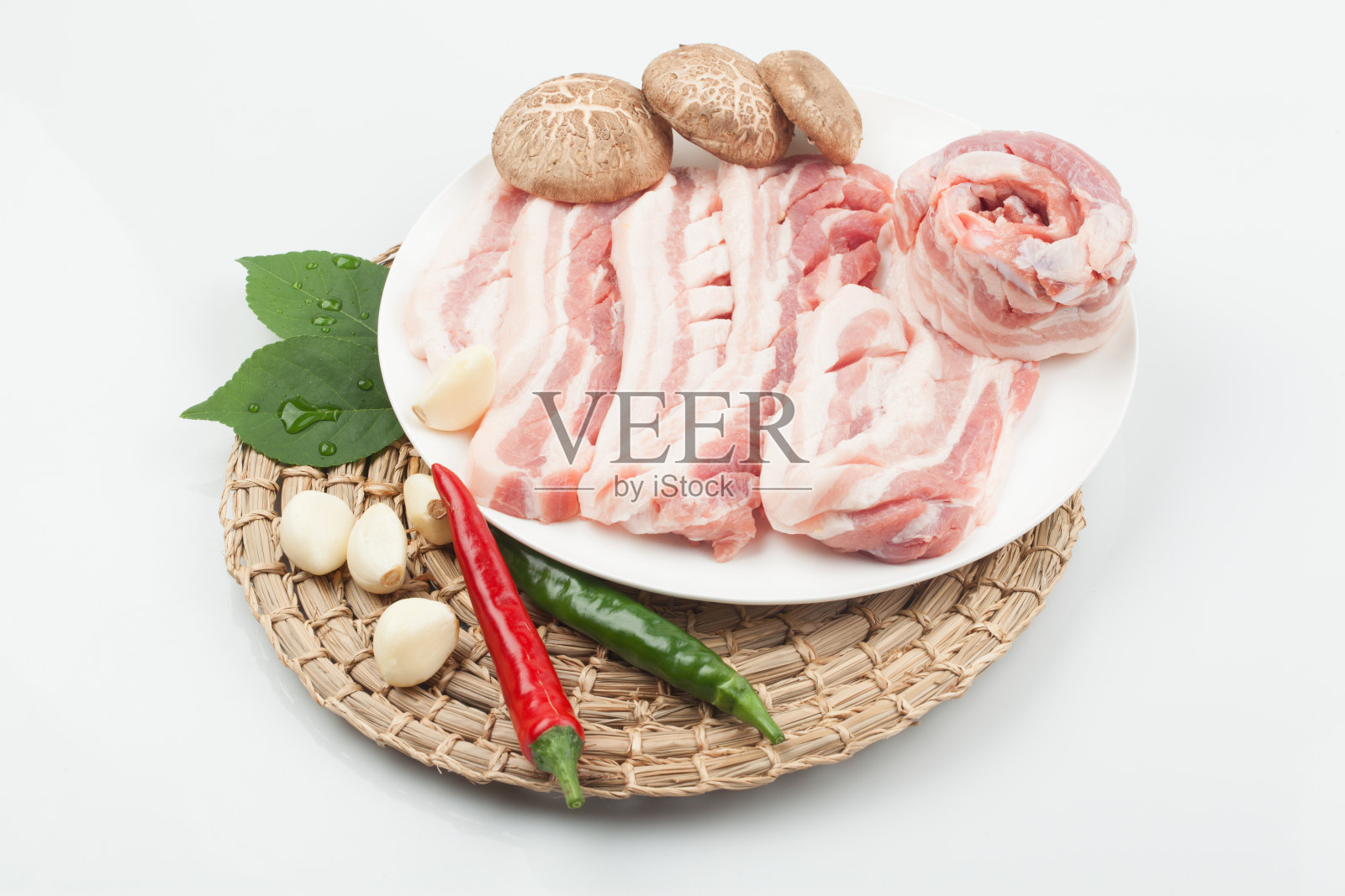 五花肉，附着在排骨上的肉照片摄影图片