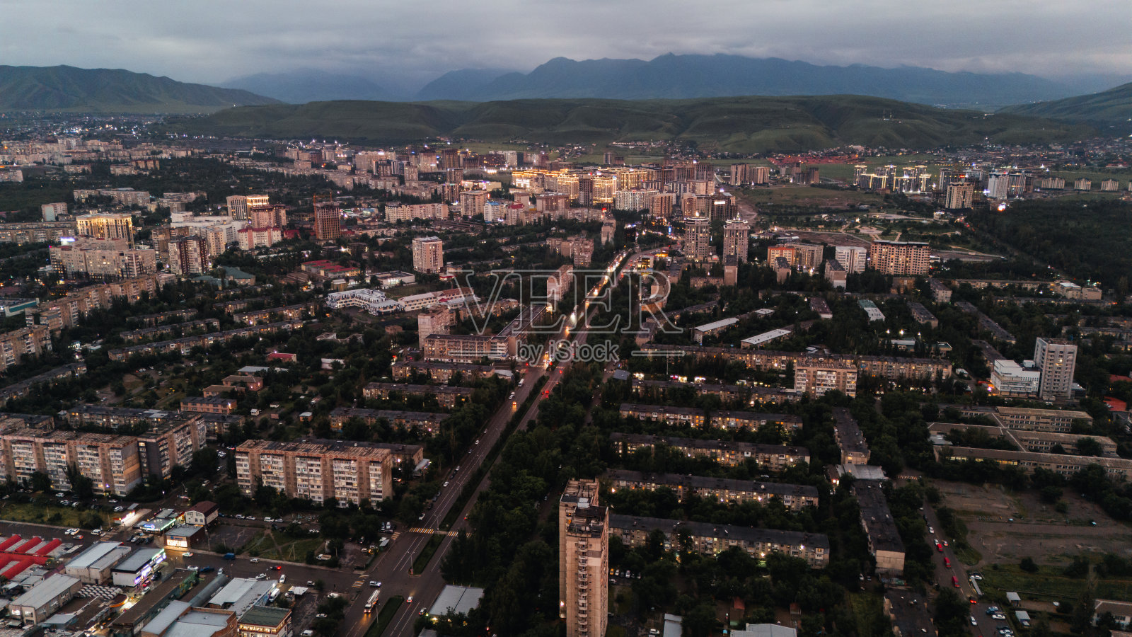 比什凯克城市夜景照片摄影图片