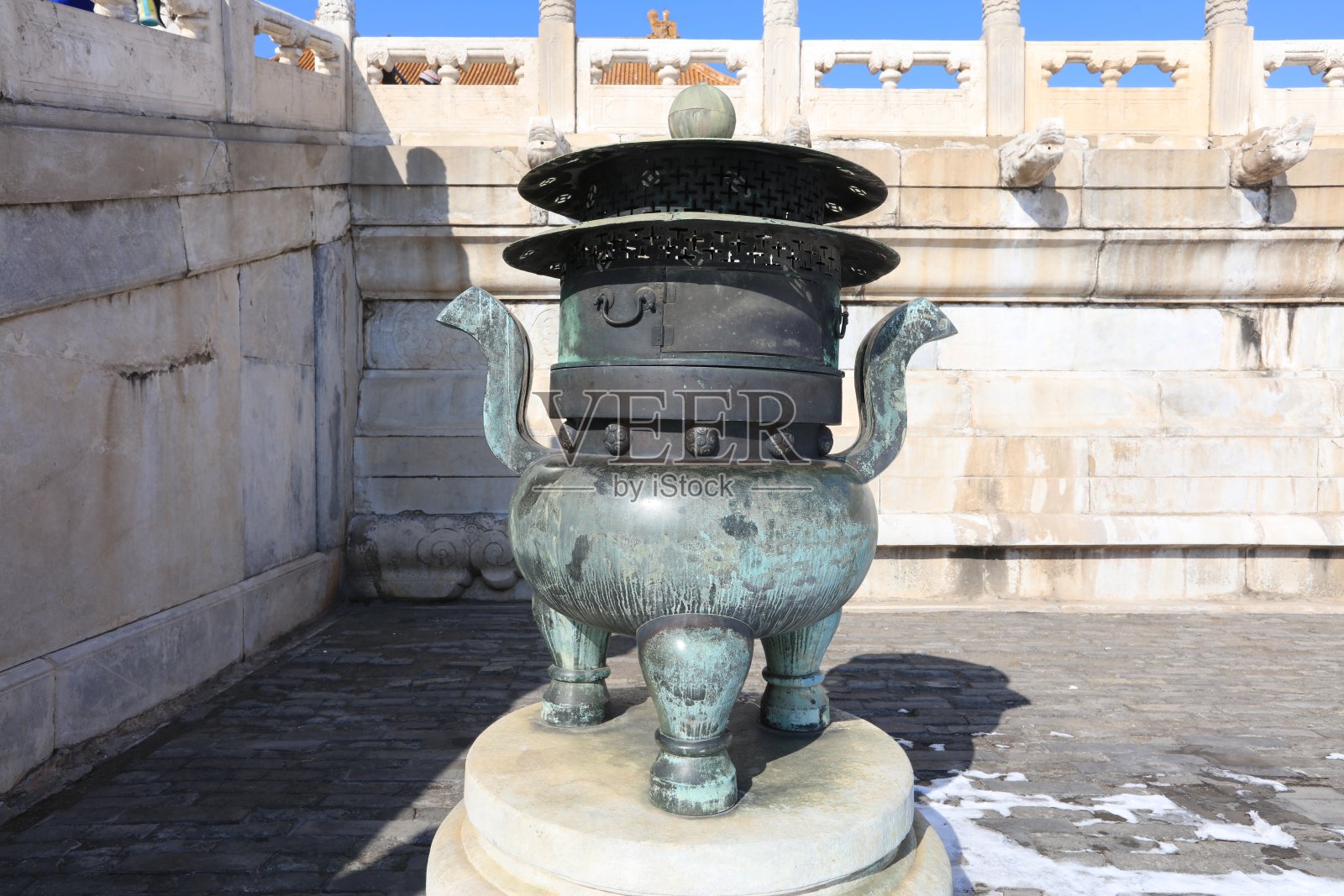 中国古代寺庙里的香炉照片摄影图片