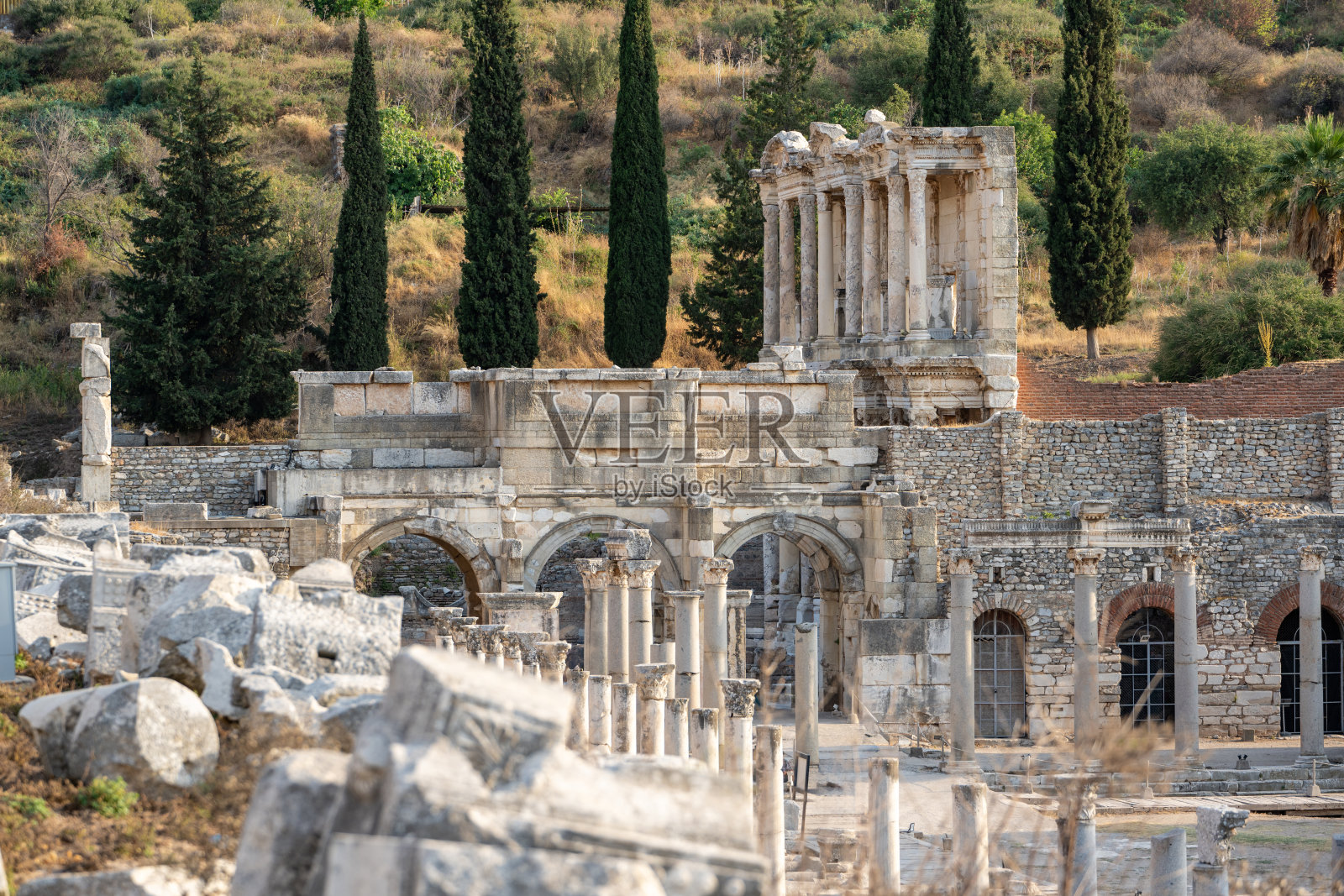 以弗所古城的塞尔苏斯图书馆，夜景博物馆照片摄影图片