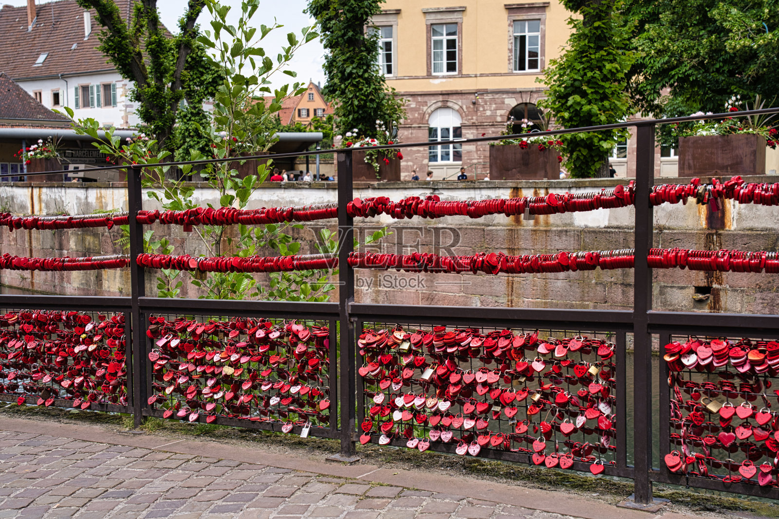 法国科尔马河畔的美丽景色照片摄影图片