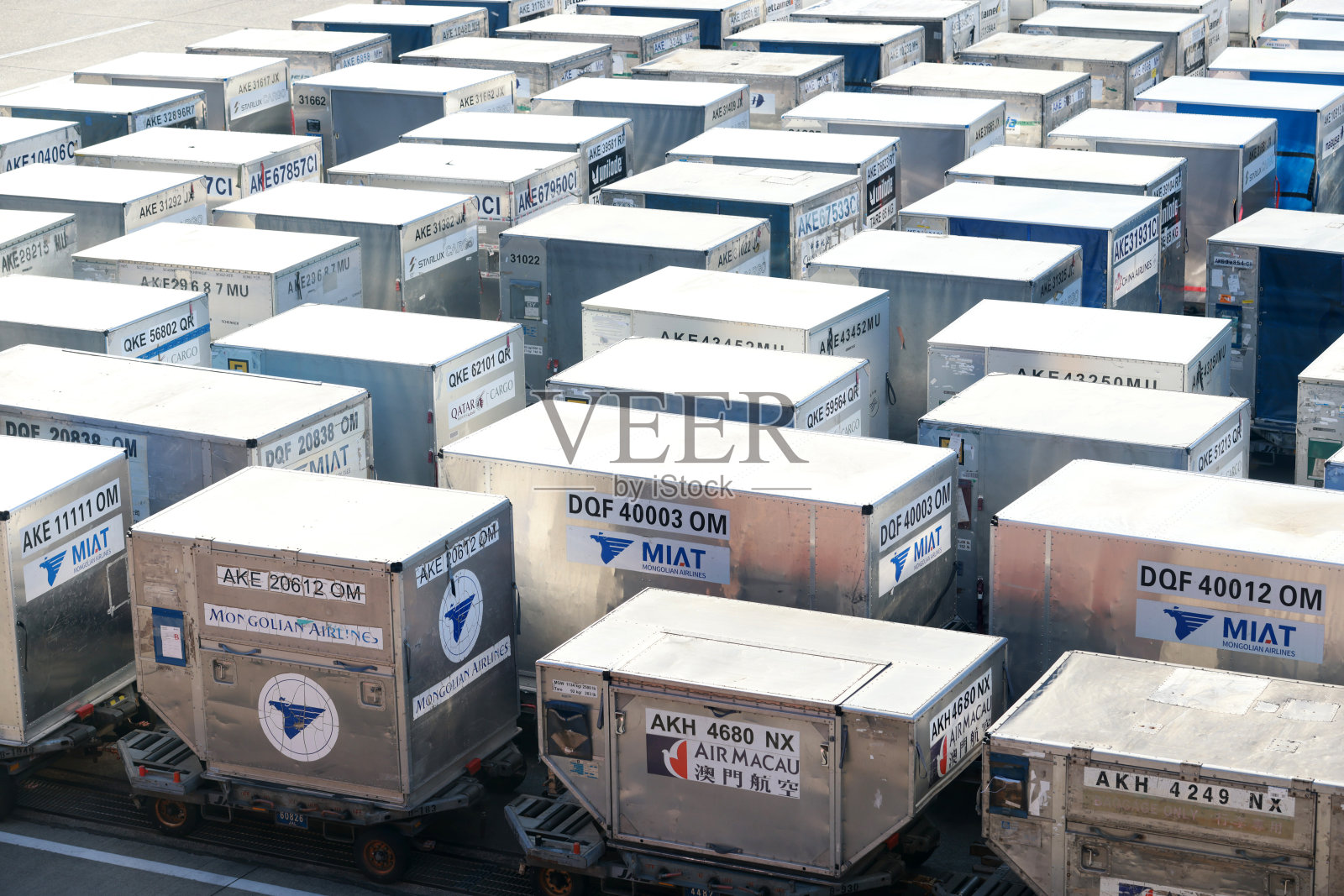 集装箱已在羽田机场准备空运照片摄影图片