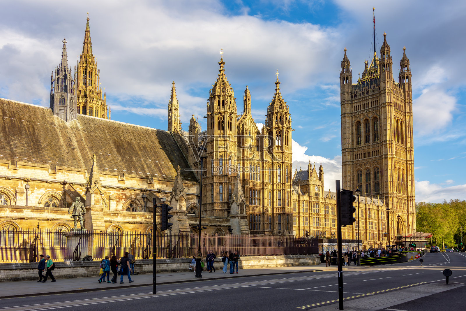 英国伦敦威斯敏斯特市的议会大厦和维多利亚塔照片摄影图片