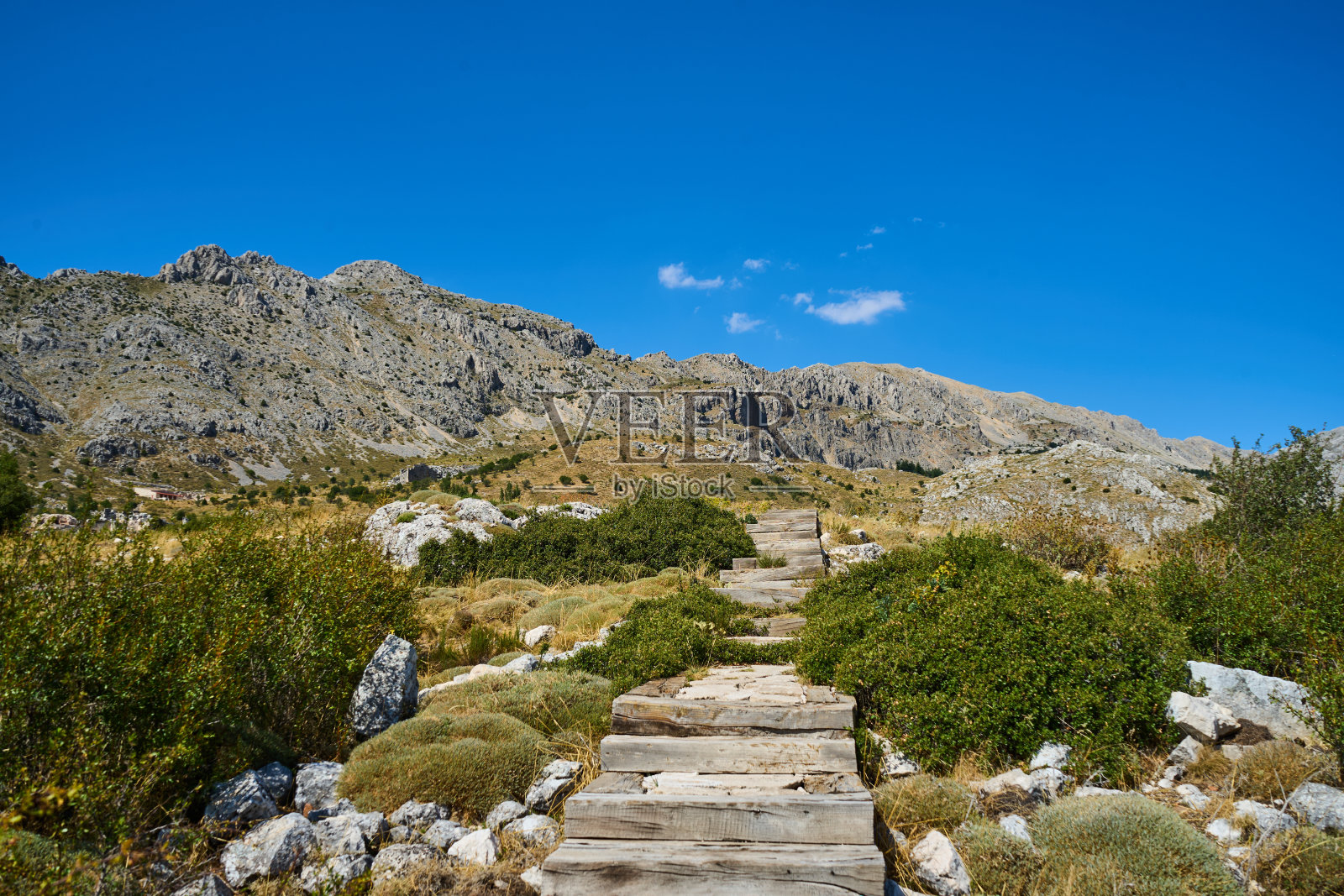 萨加拉索斯古城南遗址，步行道和陡峭的山峰- Ağlasun, Burdur, t<s:1> rkiye(土耳其)照片摄影图片