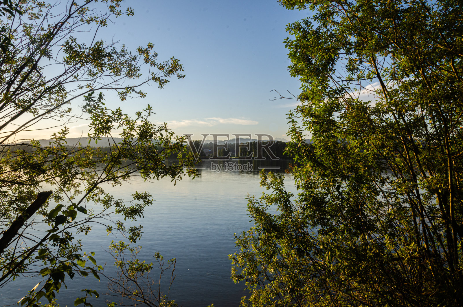 加拿大不列颠哥伦比亚省米逊市弗雷泽河风光照片摄影图片