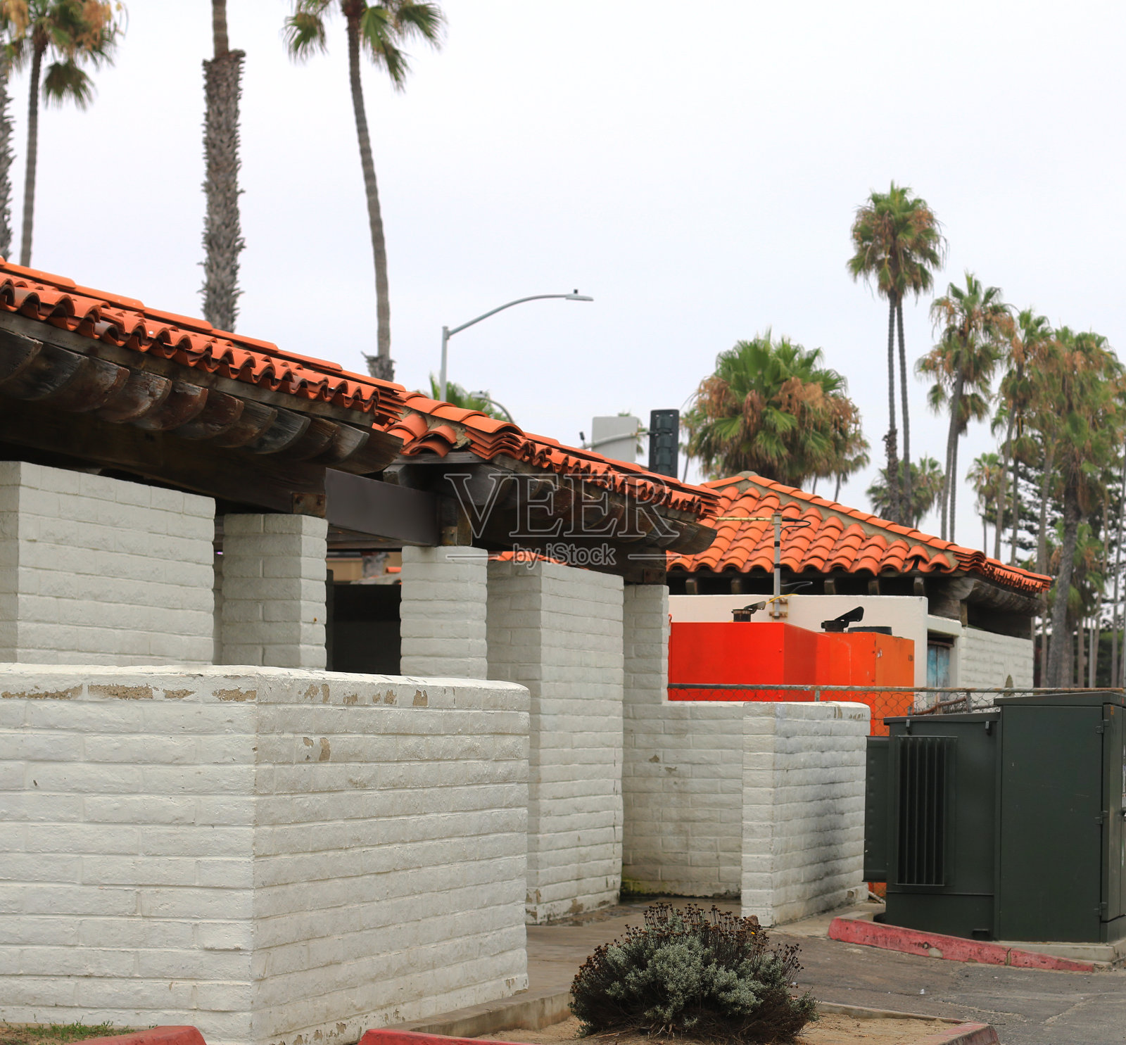 加州圣地亚哥太平洋海滩附近的公共厕所照片摄影图片