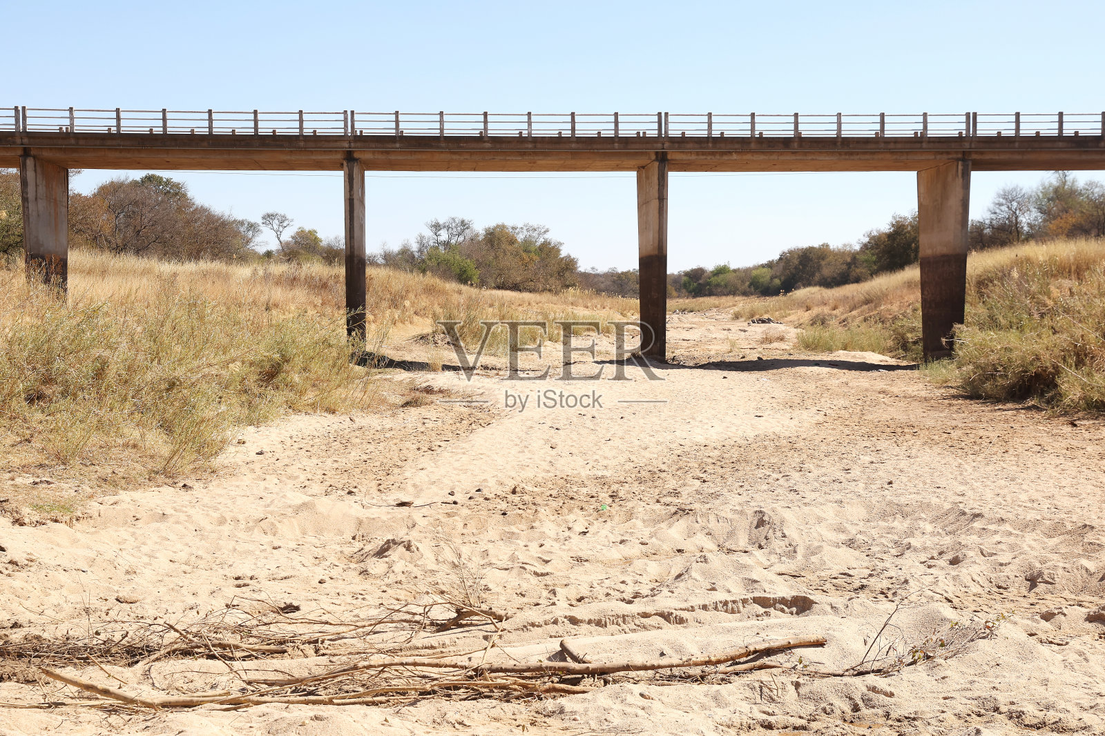 没有水的桥照片摄影图片