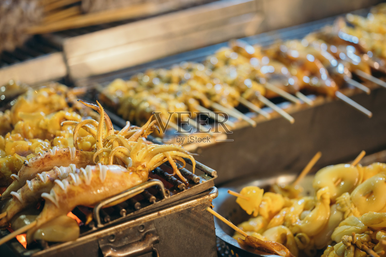 一定要尝尝曼谷唐人街的海鲜菜单吗照片摄影图片