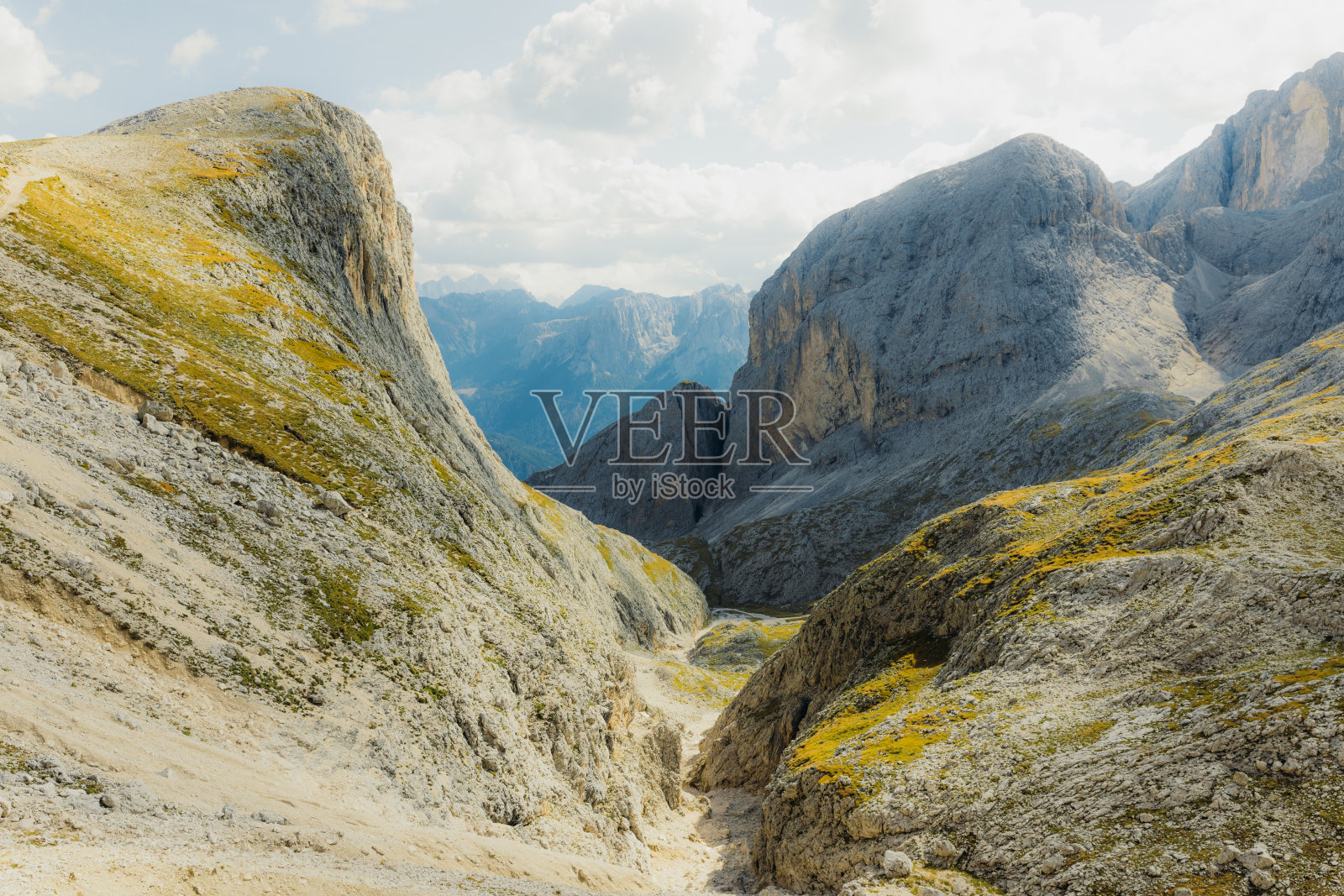 引人注目的山峰白云石阿尔卑斯山在高姿态照片摄影图片