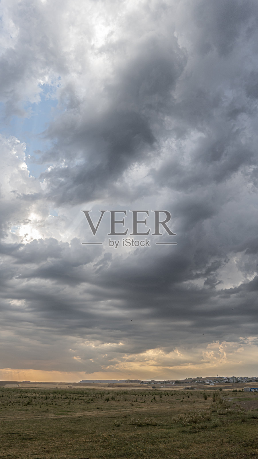 夕阳和乌云的景色照片摄影图片