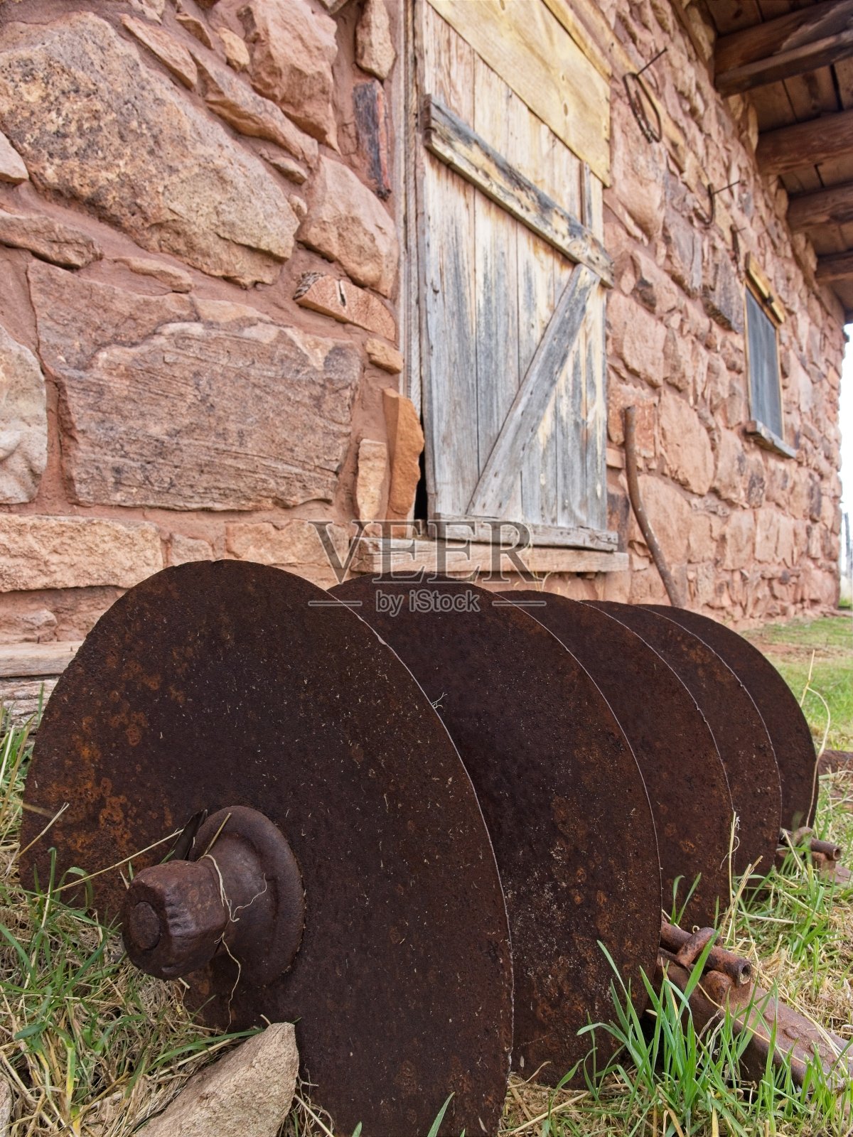 哈贝尔的犁刃和石制谷仓的背景照片摄影图片