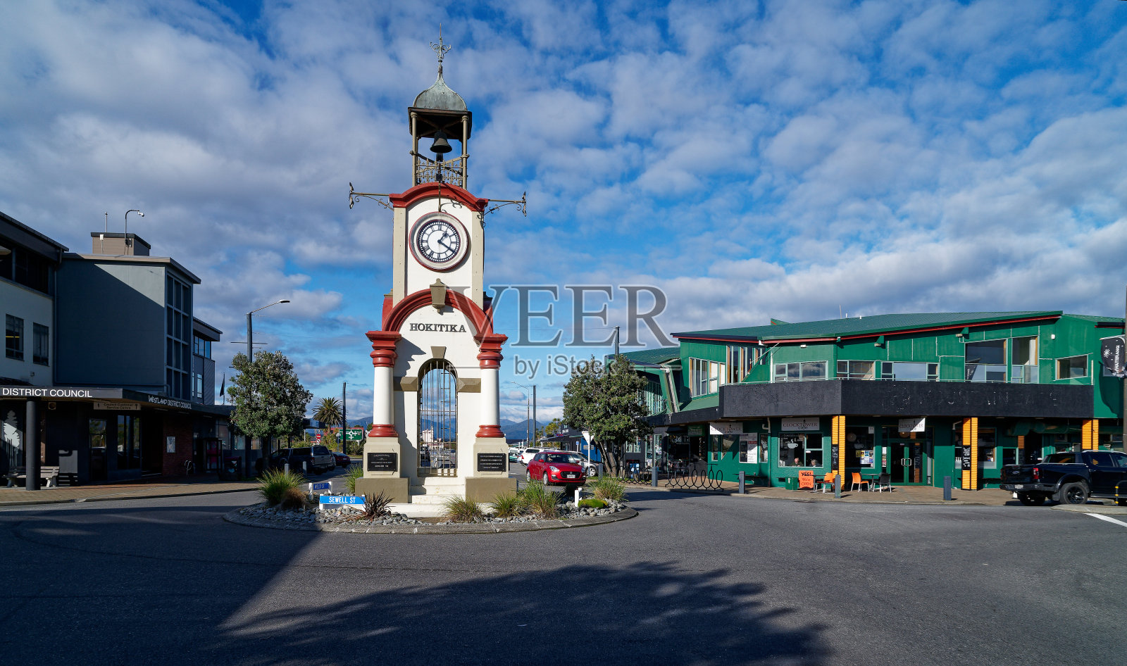 目的地街景。著名的霍基蒂卡钟楼照片摄影图片