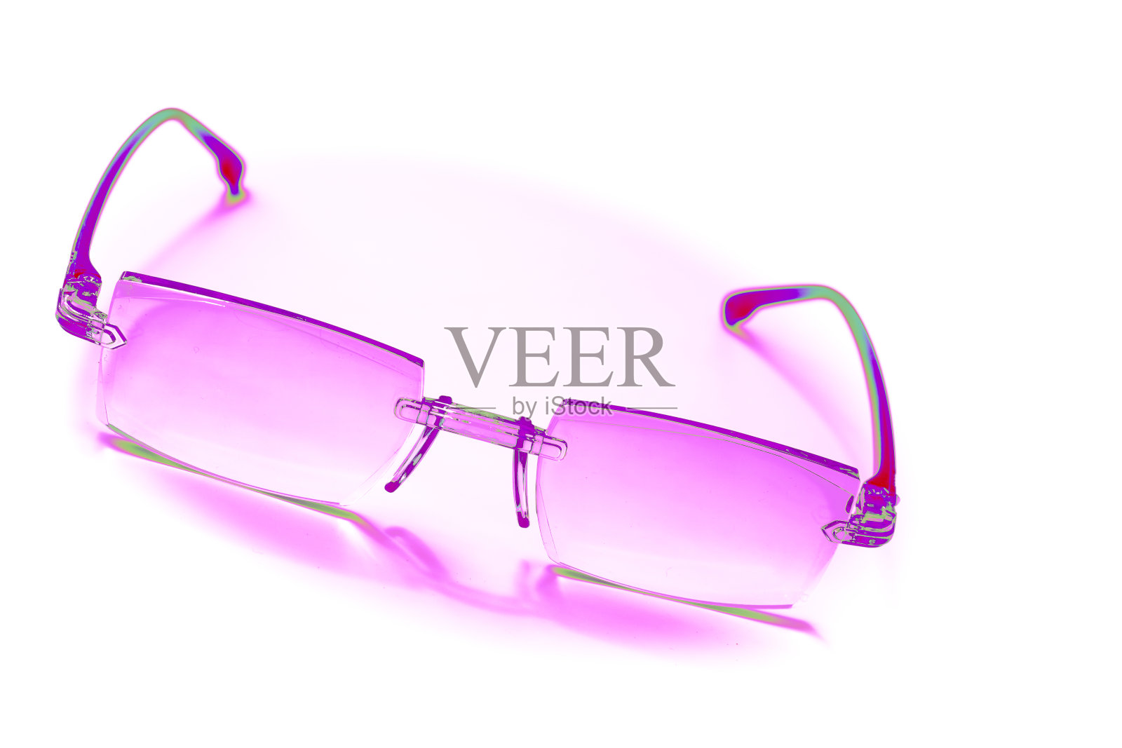 粉红色的眼镜可以改善白色的视力照片摄影图片